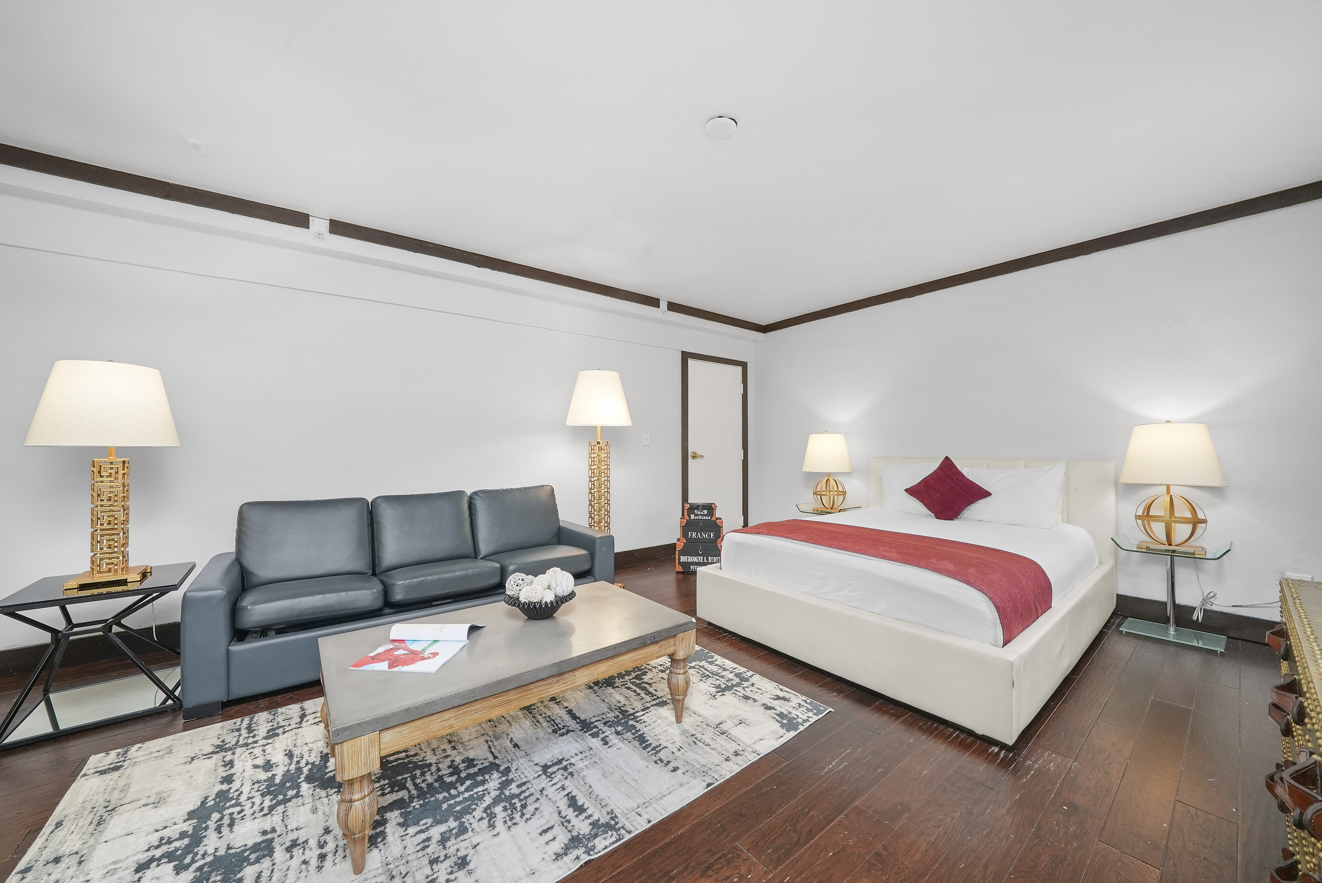 Studio Queen Size Bed