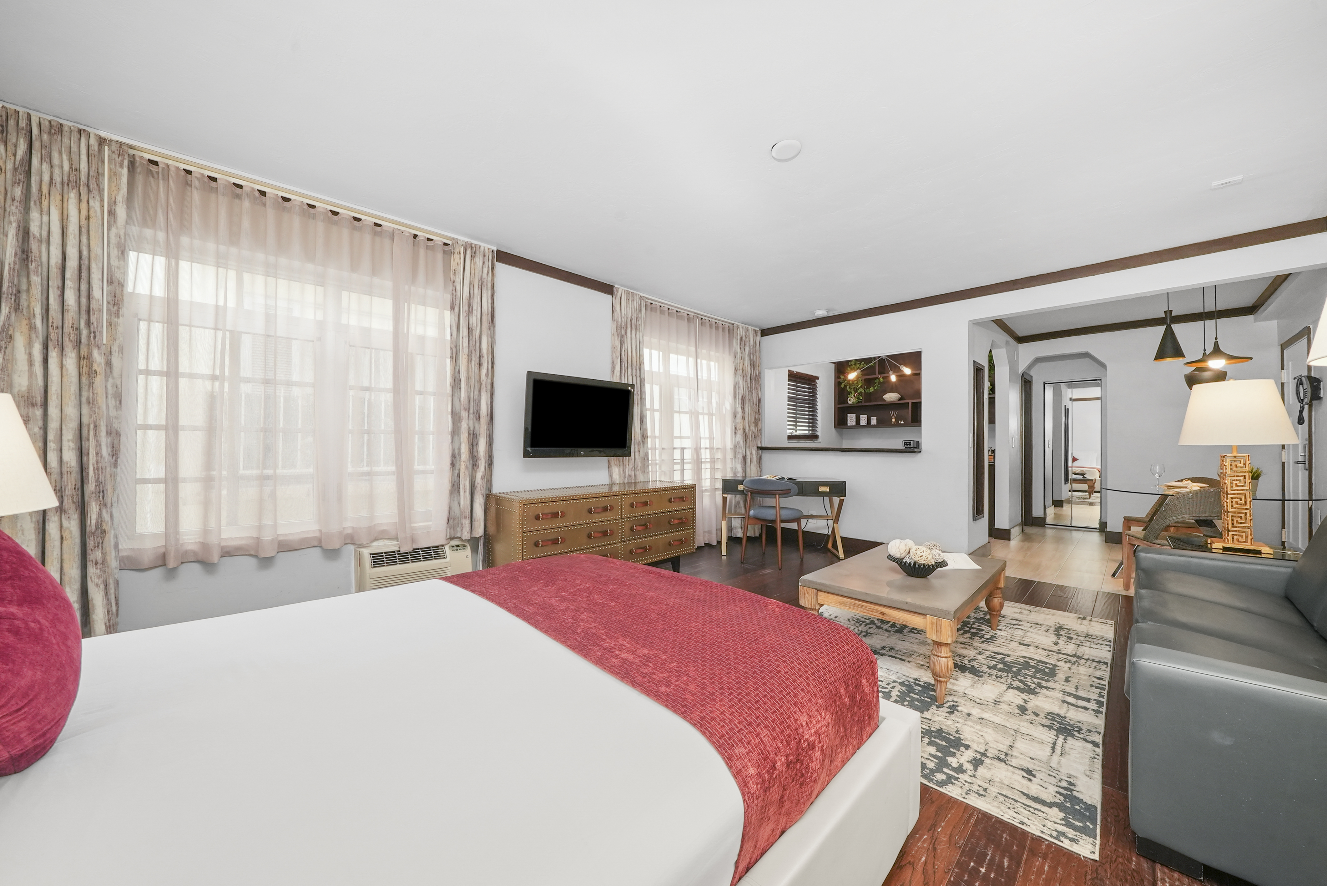 Studio Queen Size Bed