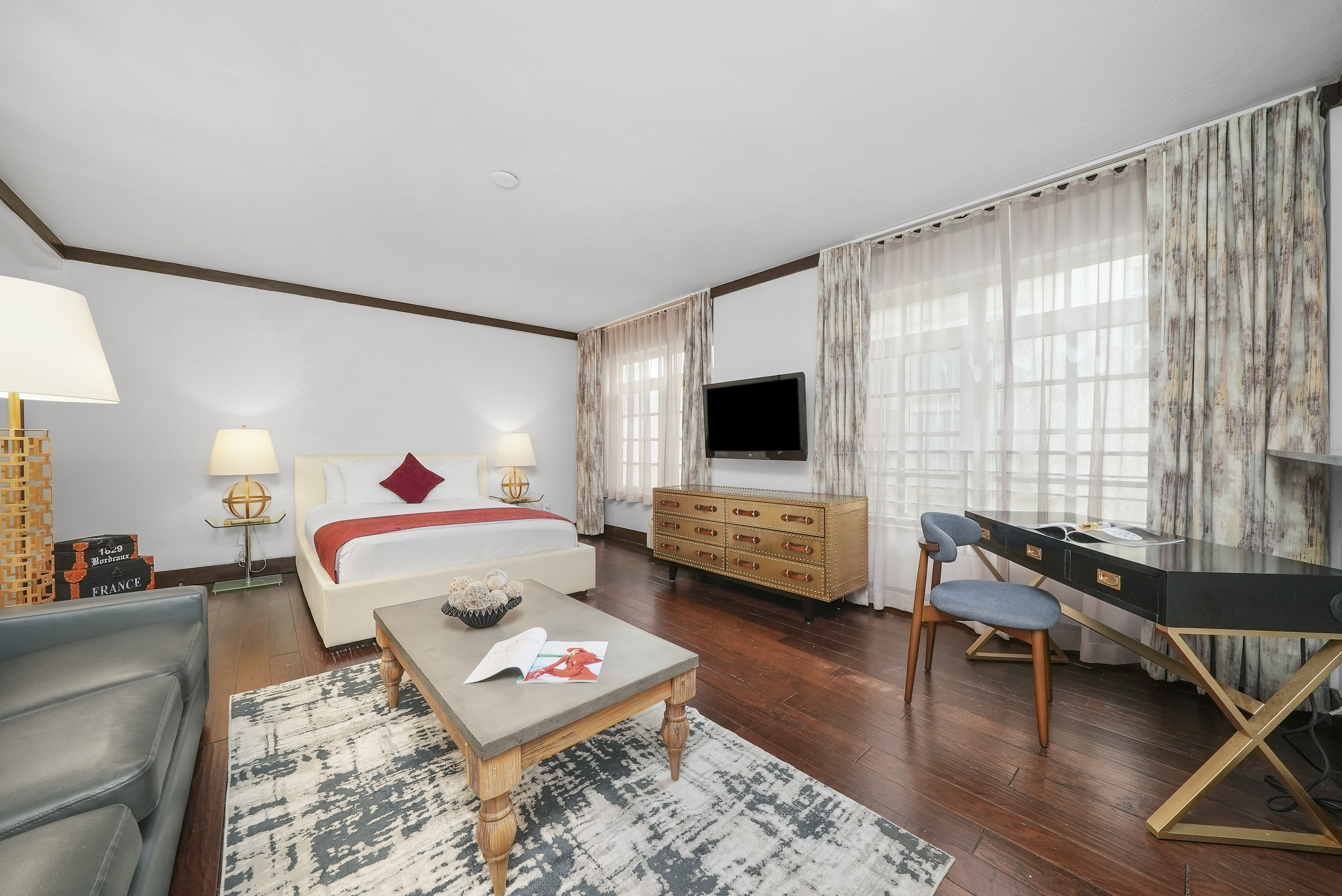 Studio Queen Size Bed