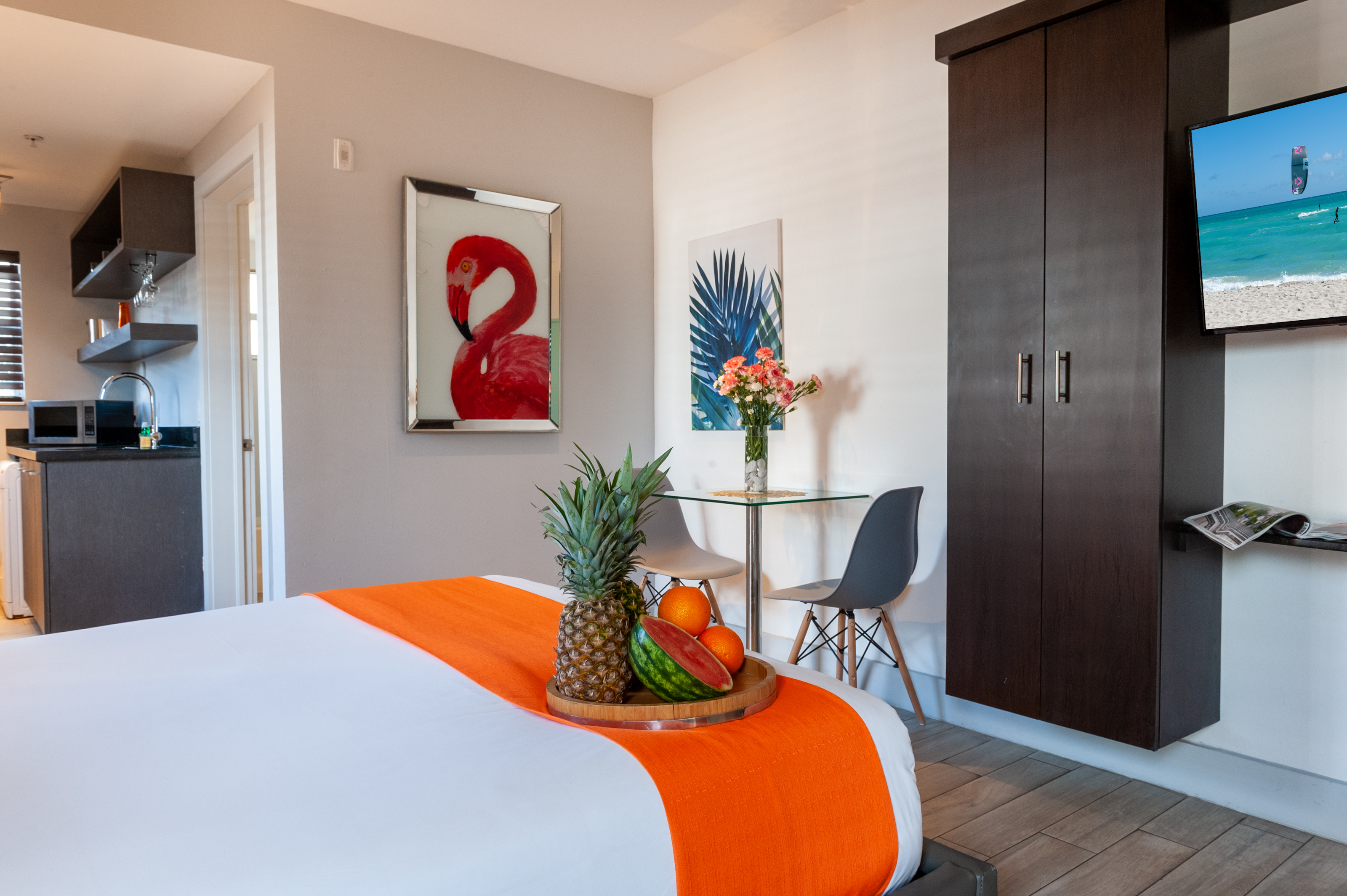 Studio Two Queen Beds