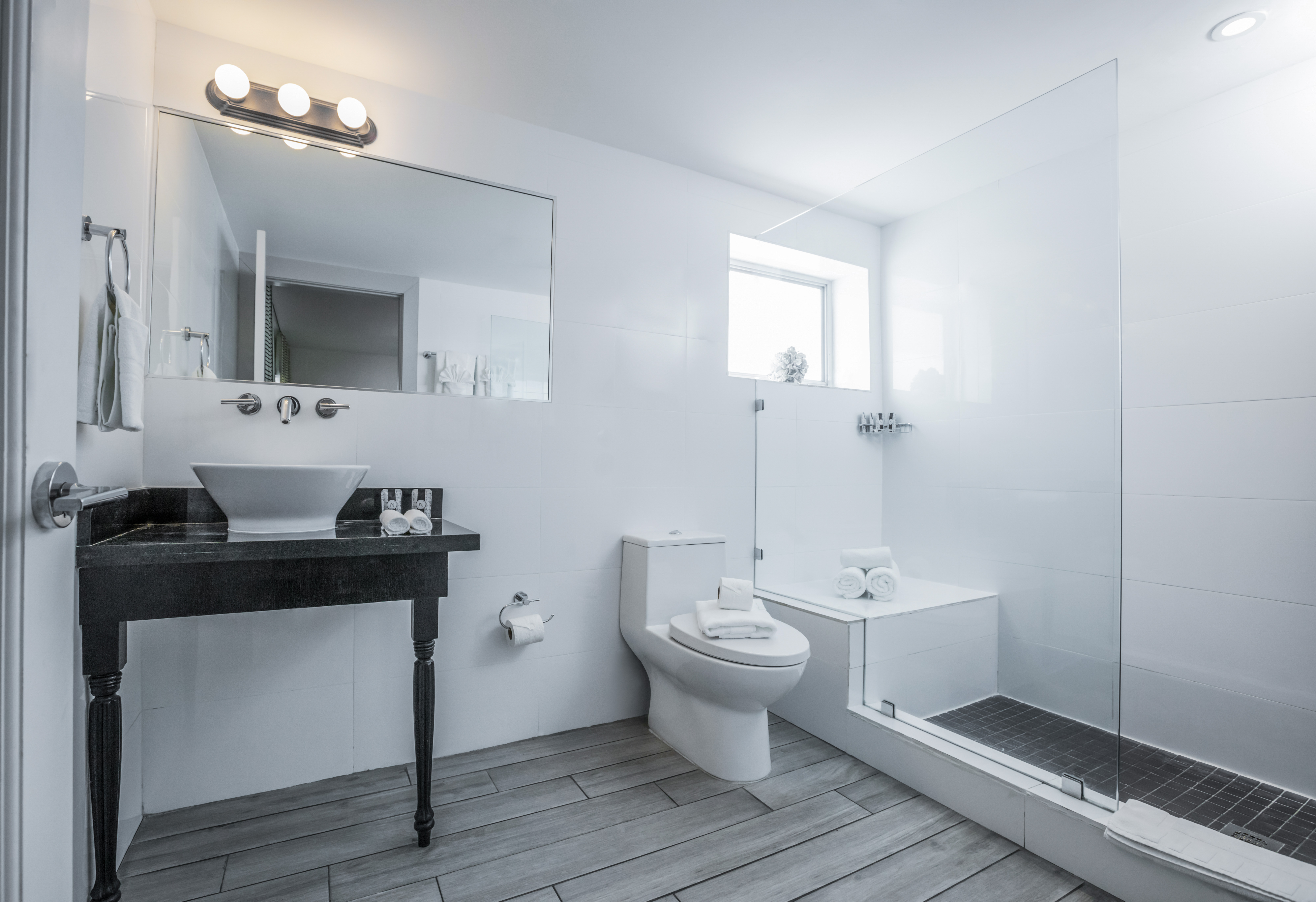 Studio Queen Size Bed