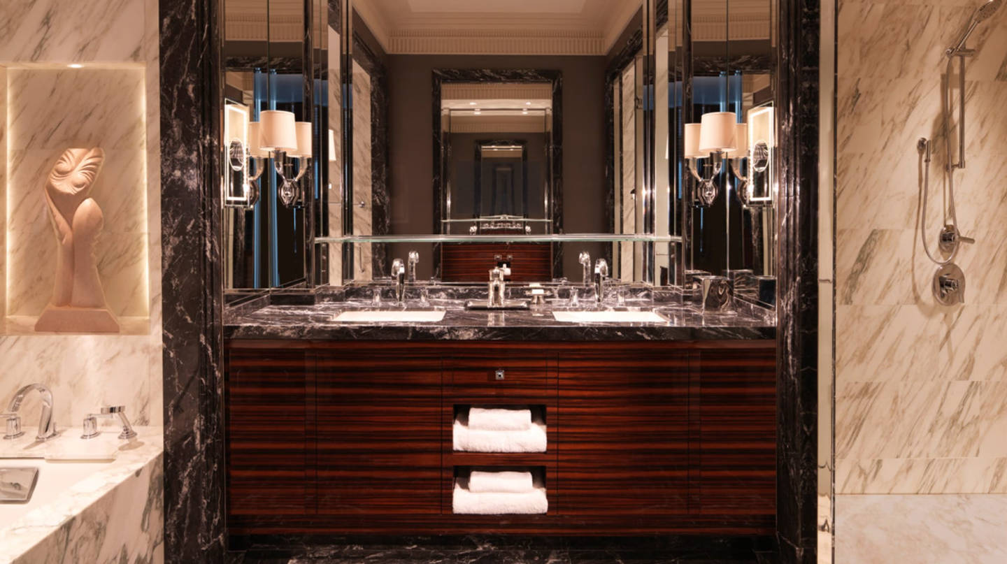 Double Deluxe King Bed