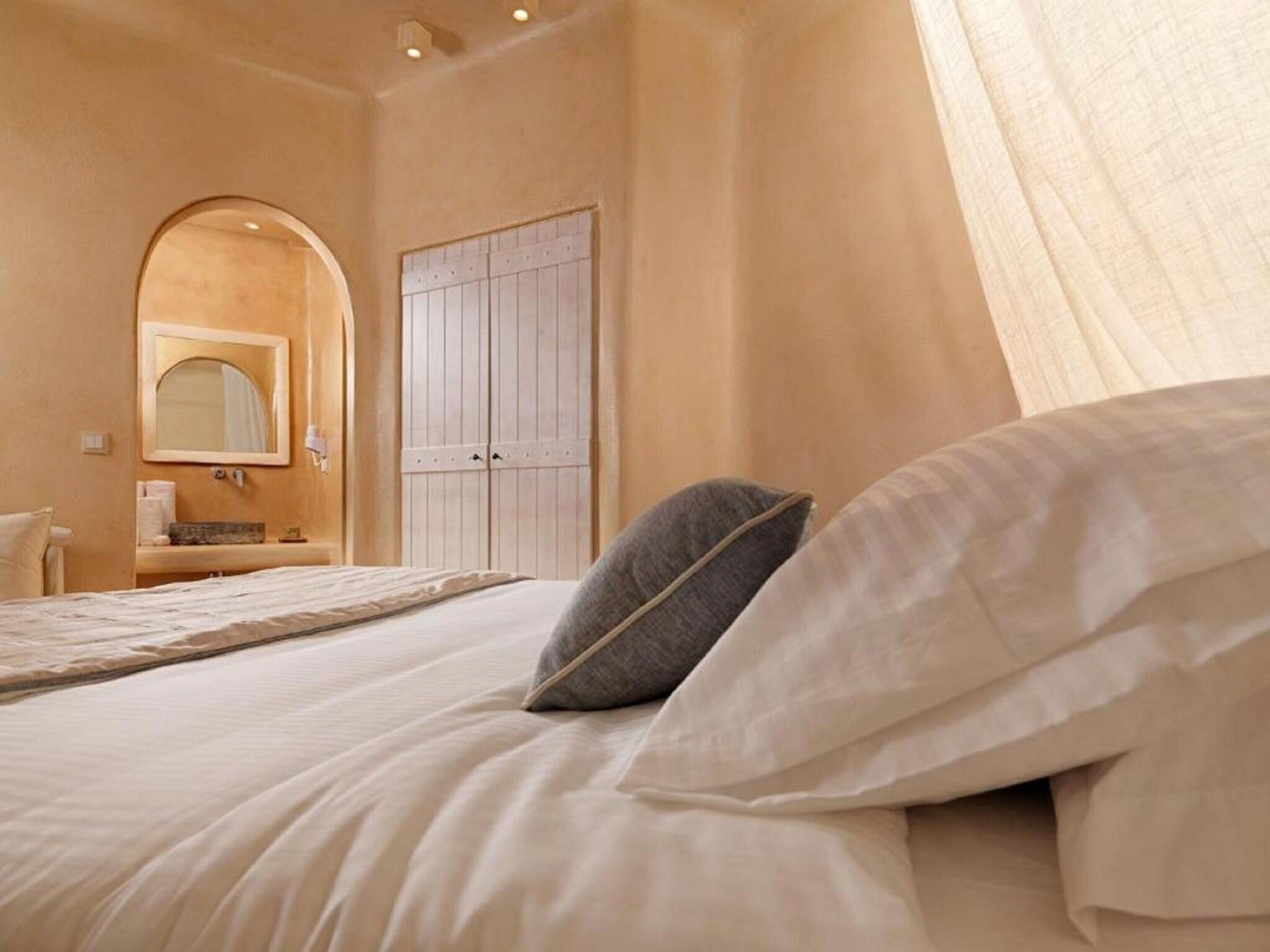 Villa Pool View King Bed