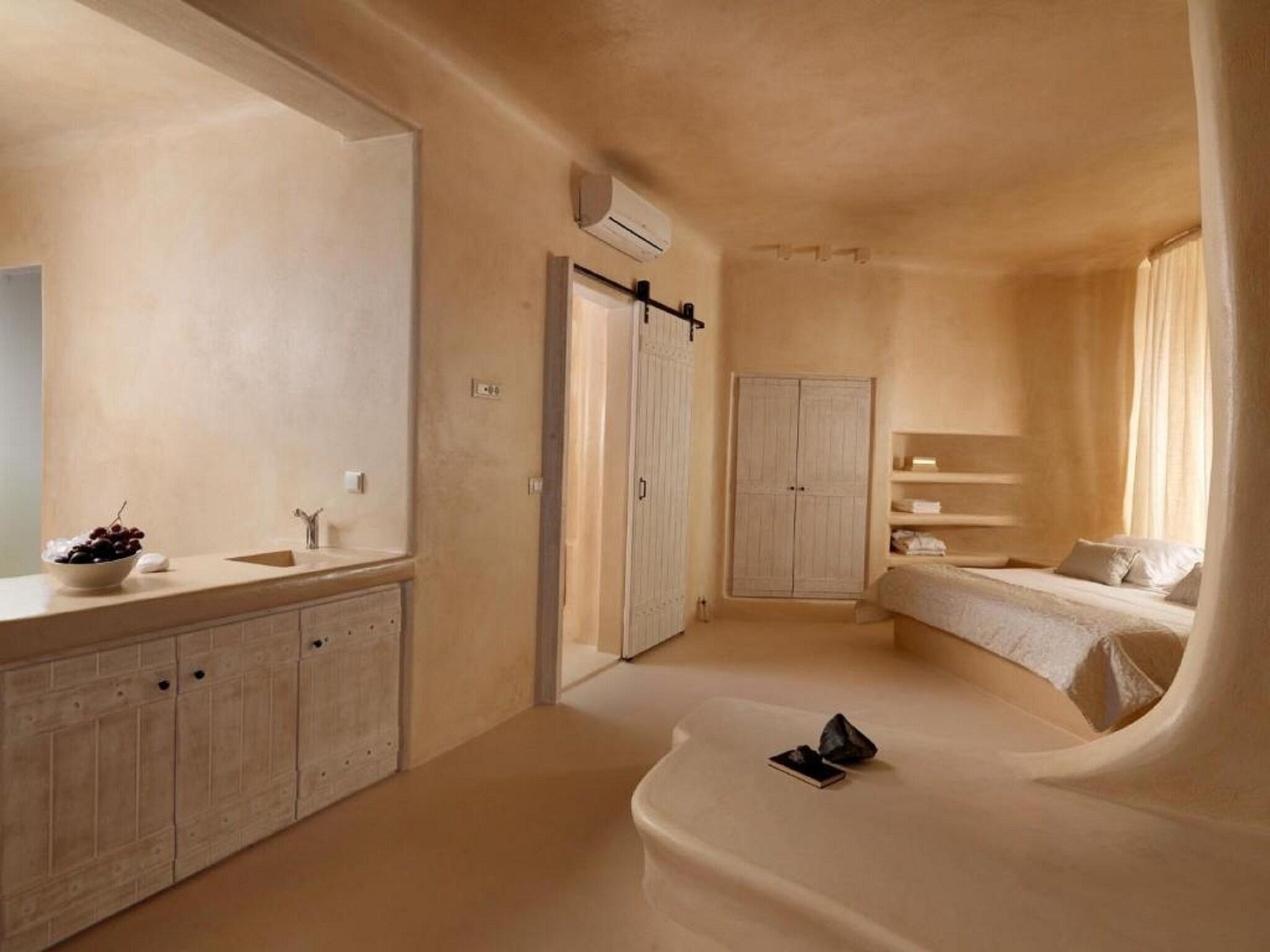 Villa Pool View King Bed