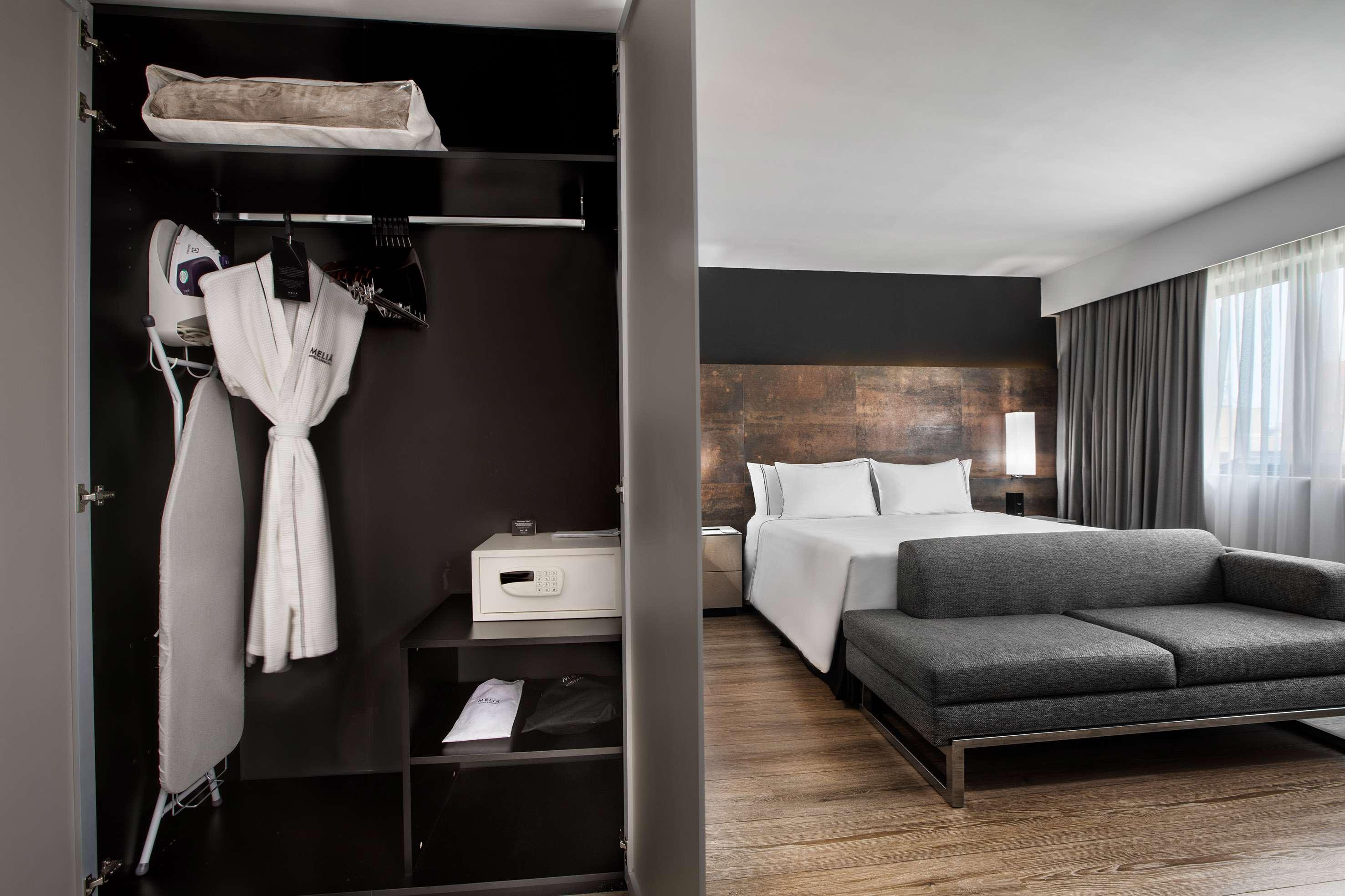 Double Deluxe Queen Bed