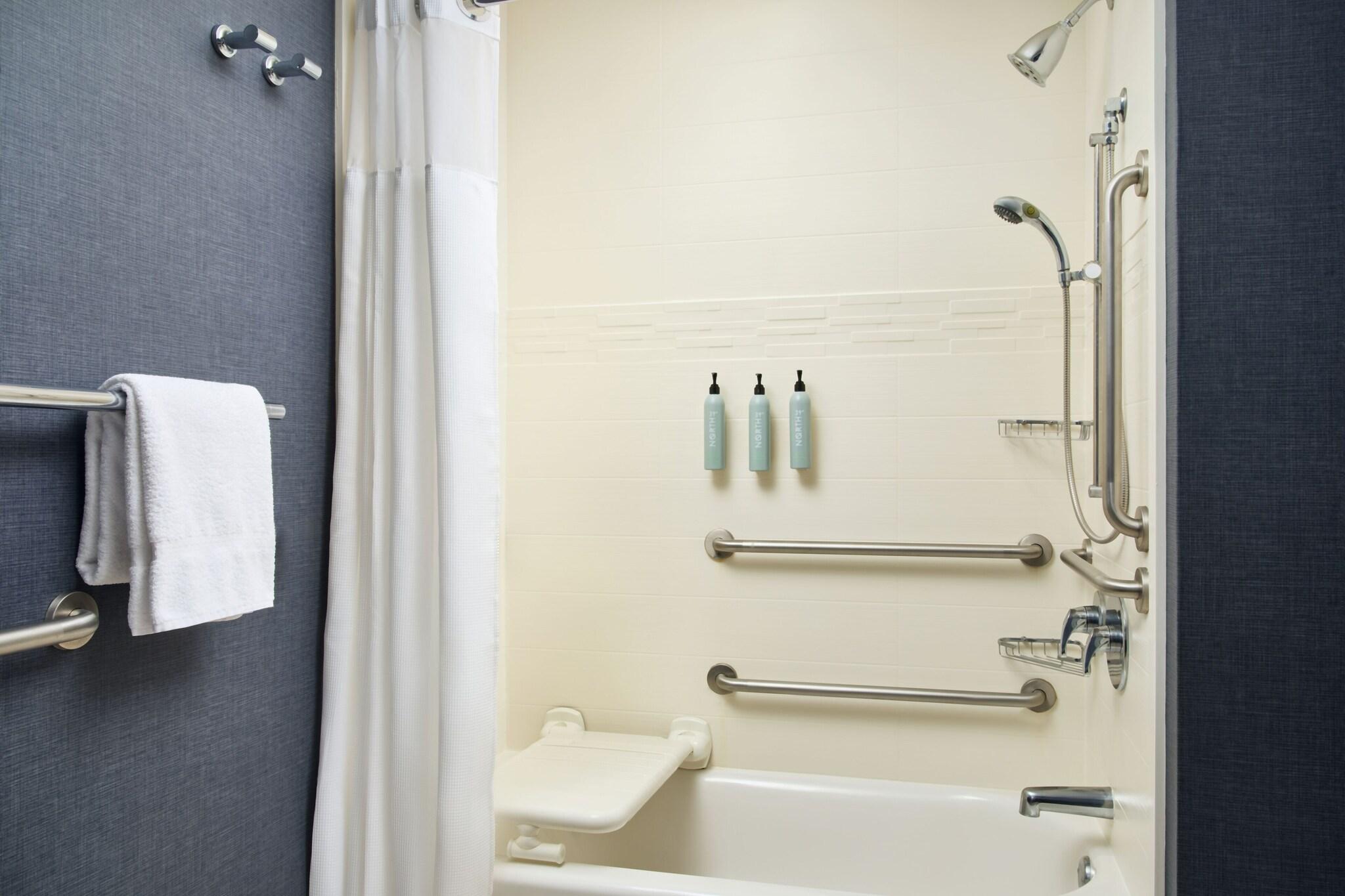 Suite Accessible King Size Bed