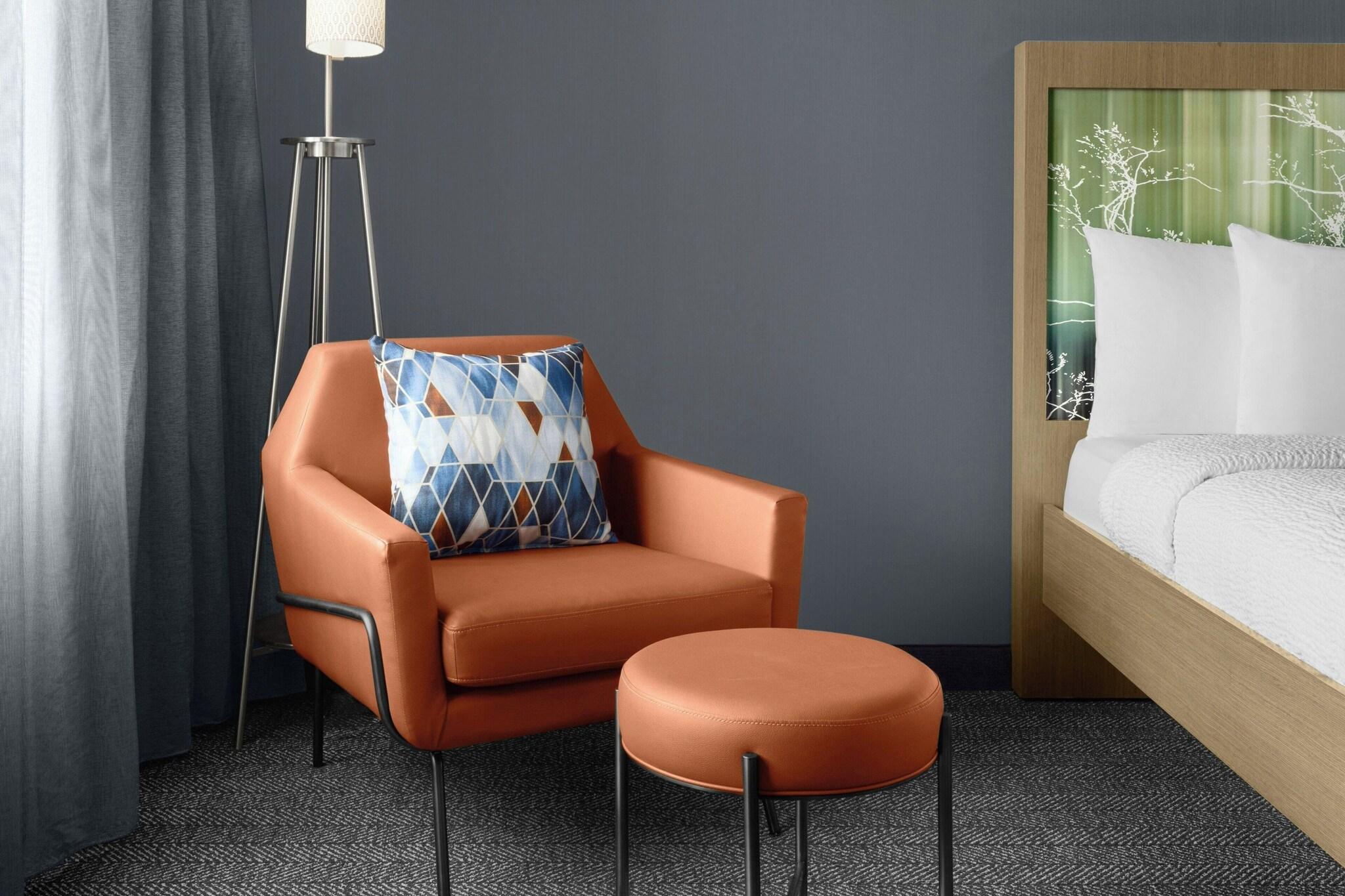 Suite Accessible King Size Bed