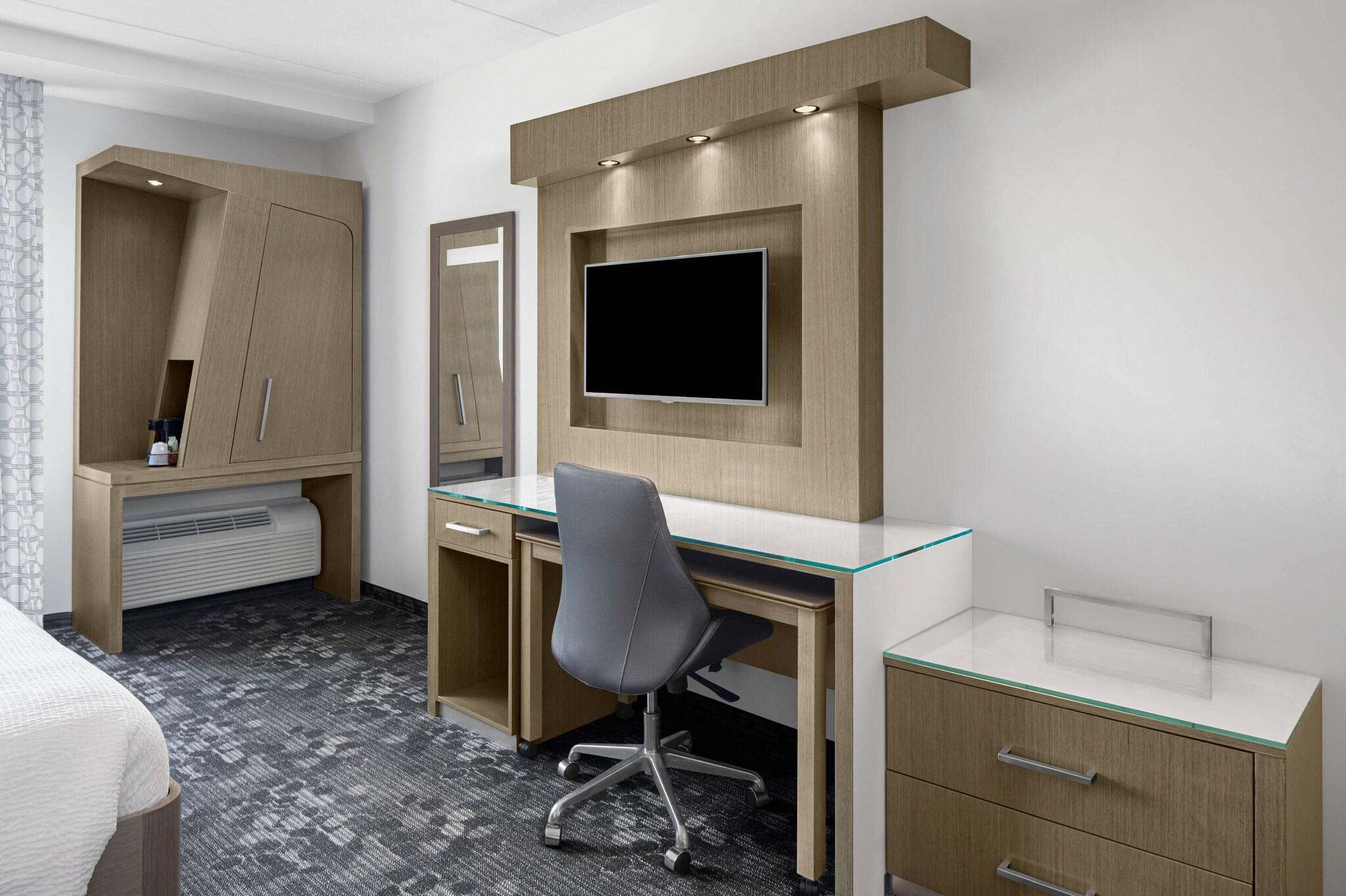 Studio Two Queen Beds