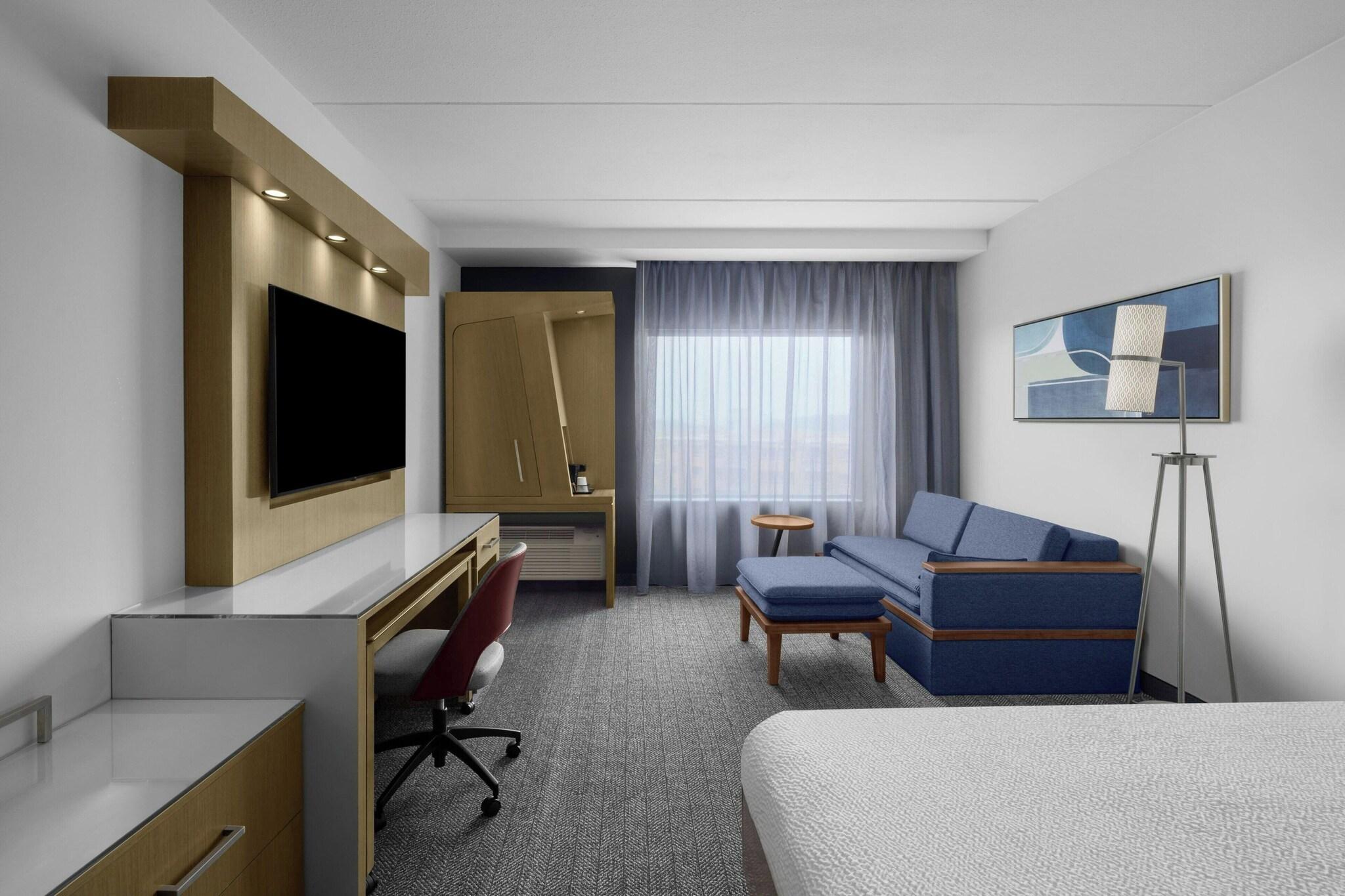 Studio Accessible King Size Bed