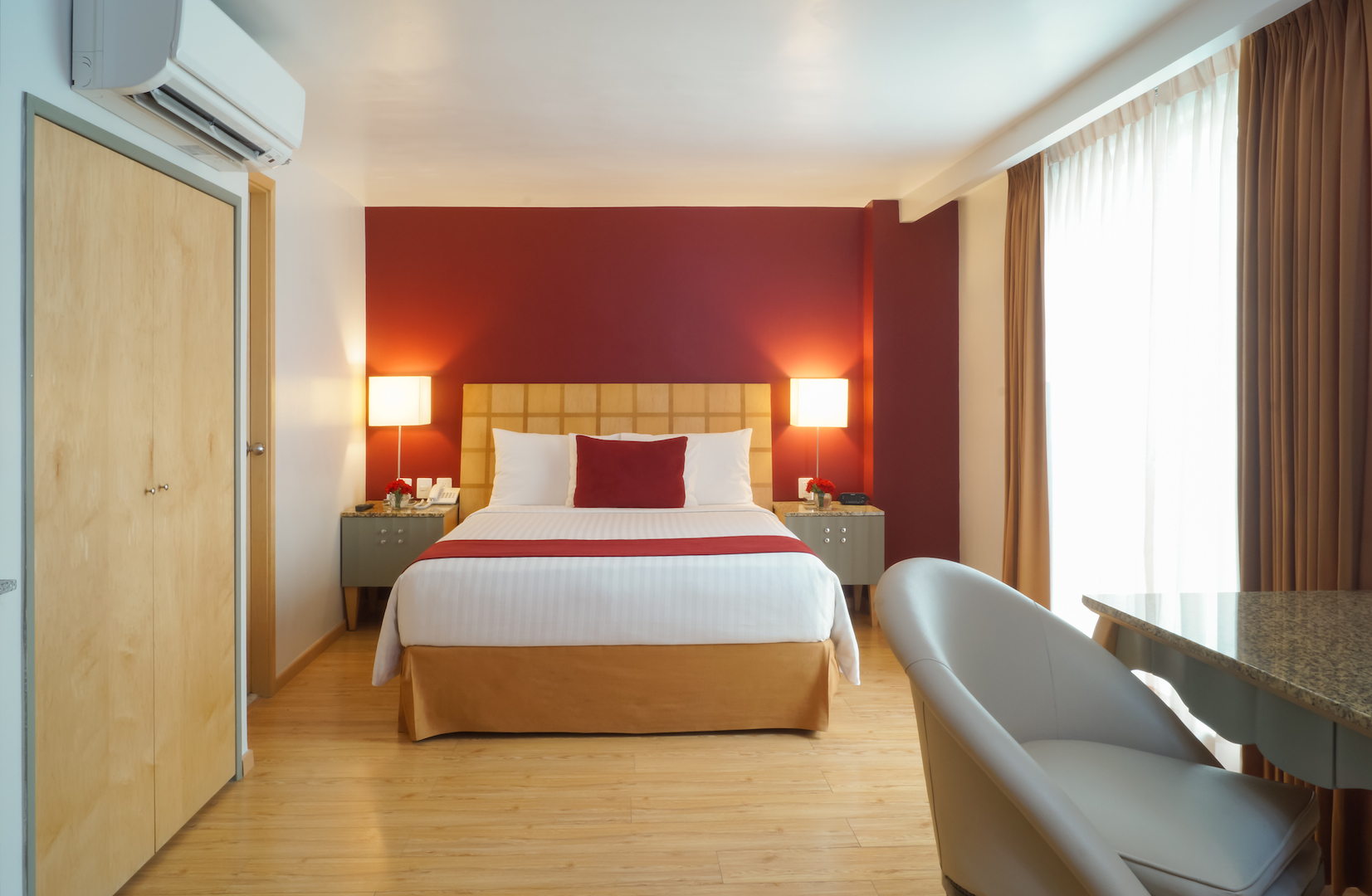 Junior Suite Queen Size Bed