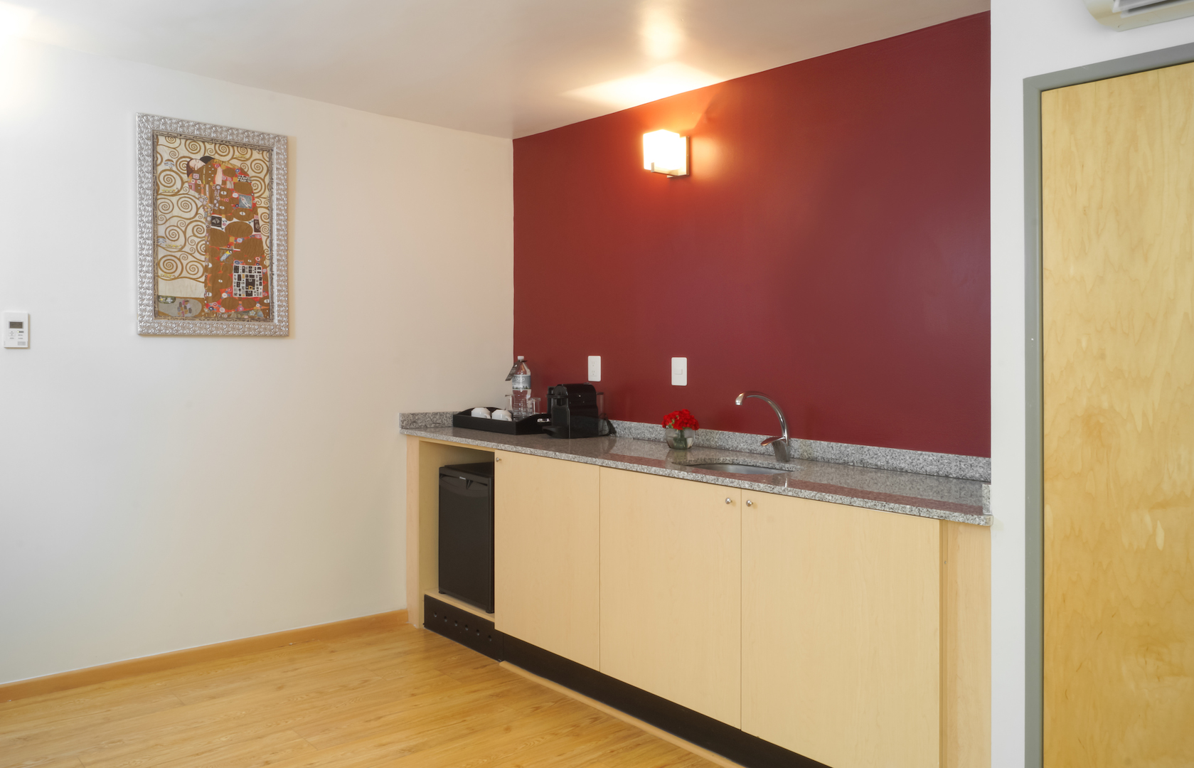 Junior Suite Queen Size Bed