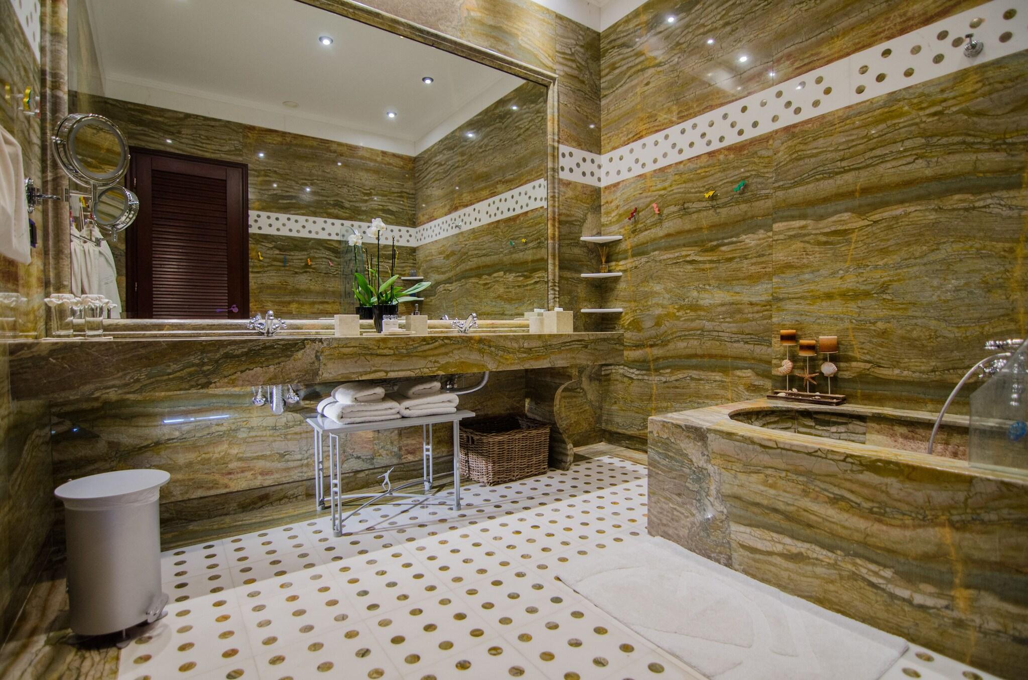 Suite Deluxe King Bed