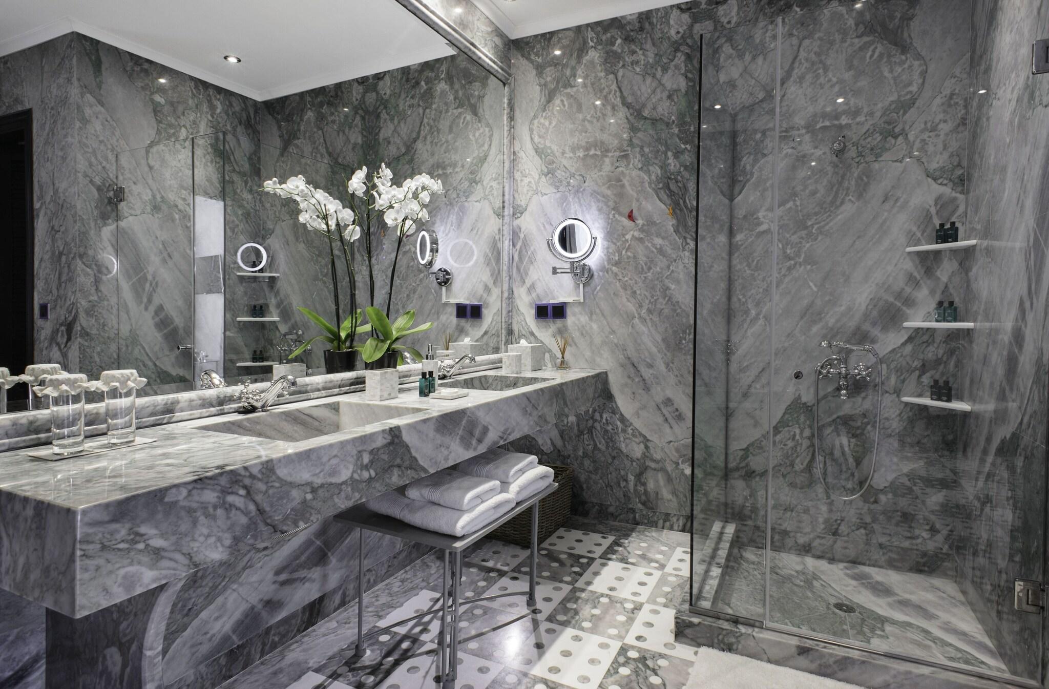 Suite with Private Pool