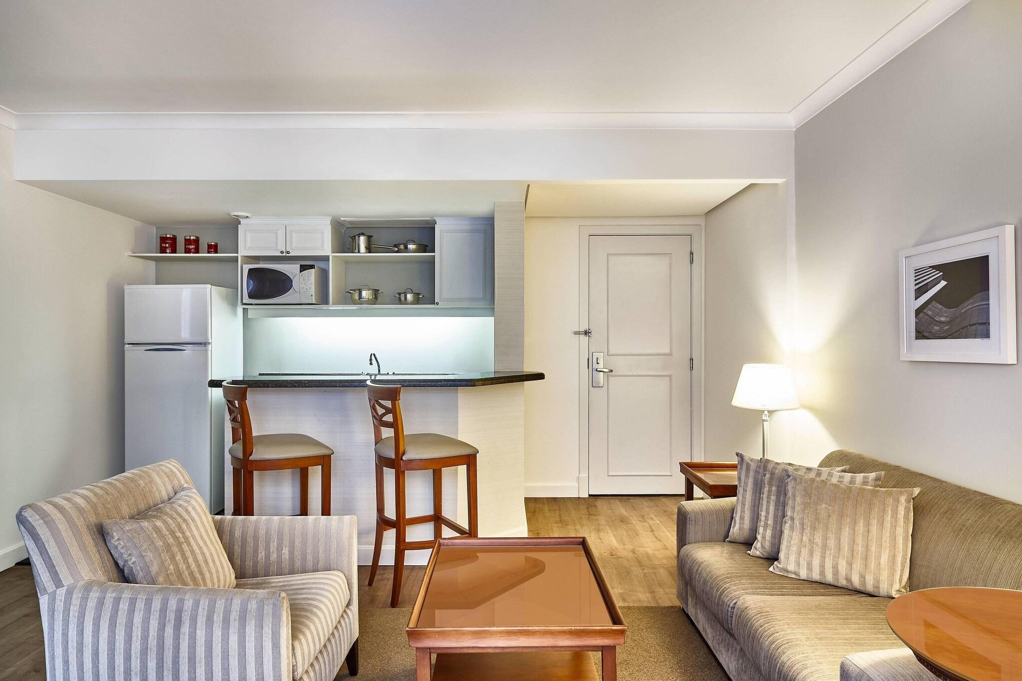 Apartment Queen Bed Smoking