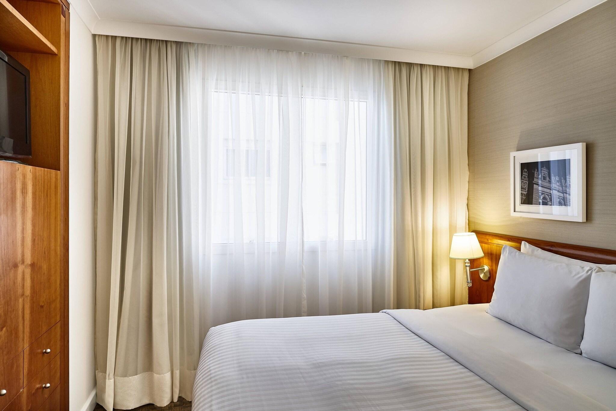 Apartment Queen Bed Smoking