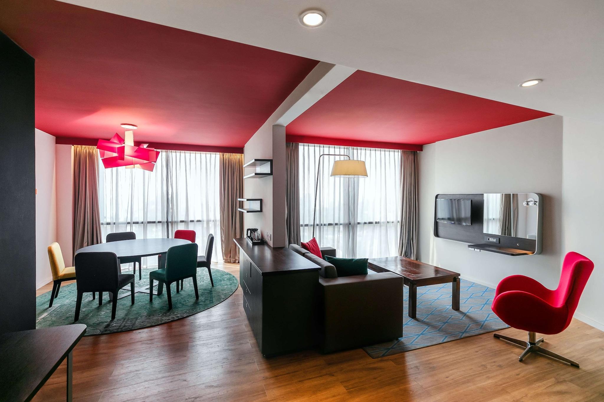 Suite Sea View King Bed