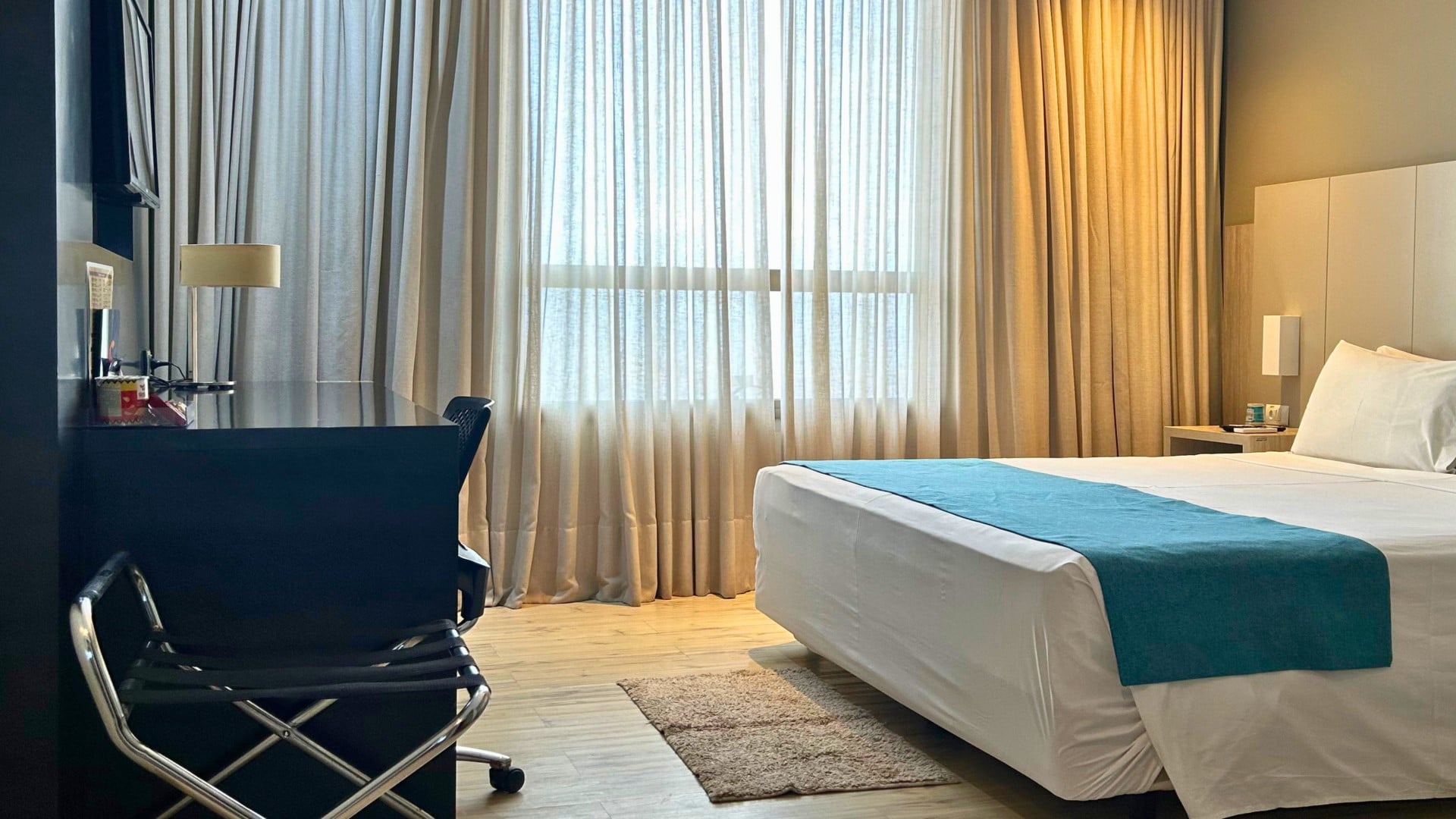 Single Superior Queen Bed