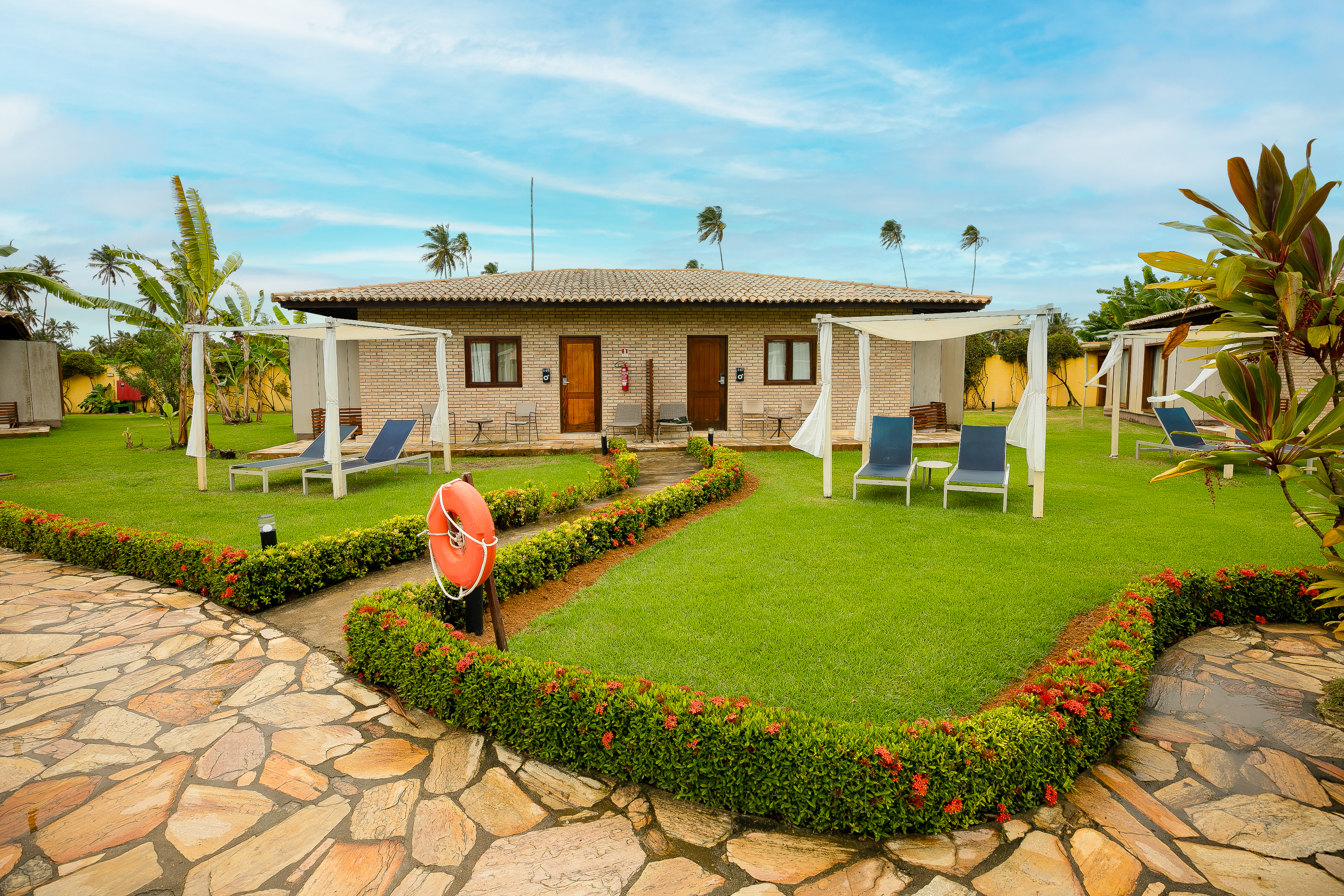 Bungalow Garden View