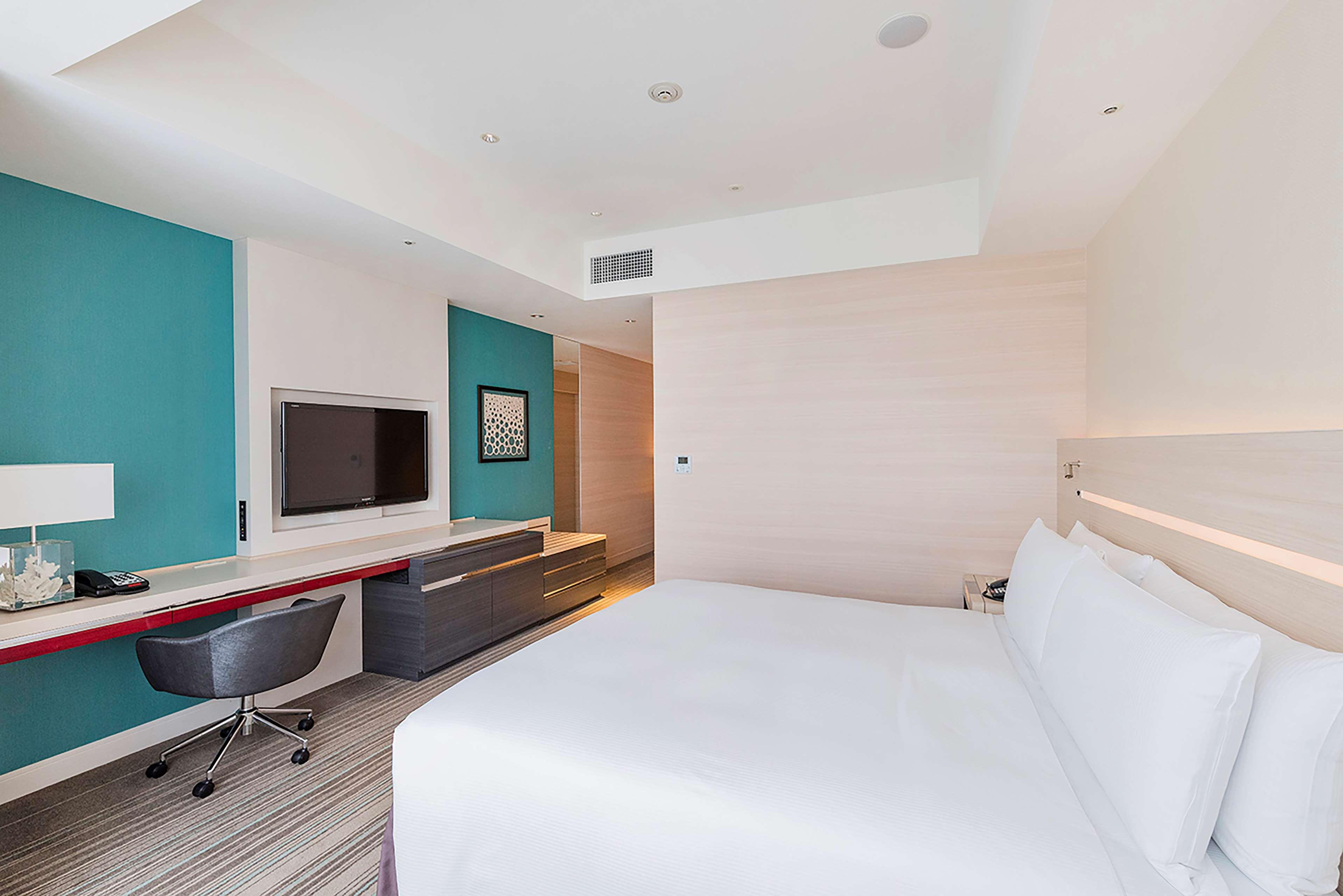 Double City View King Bed