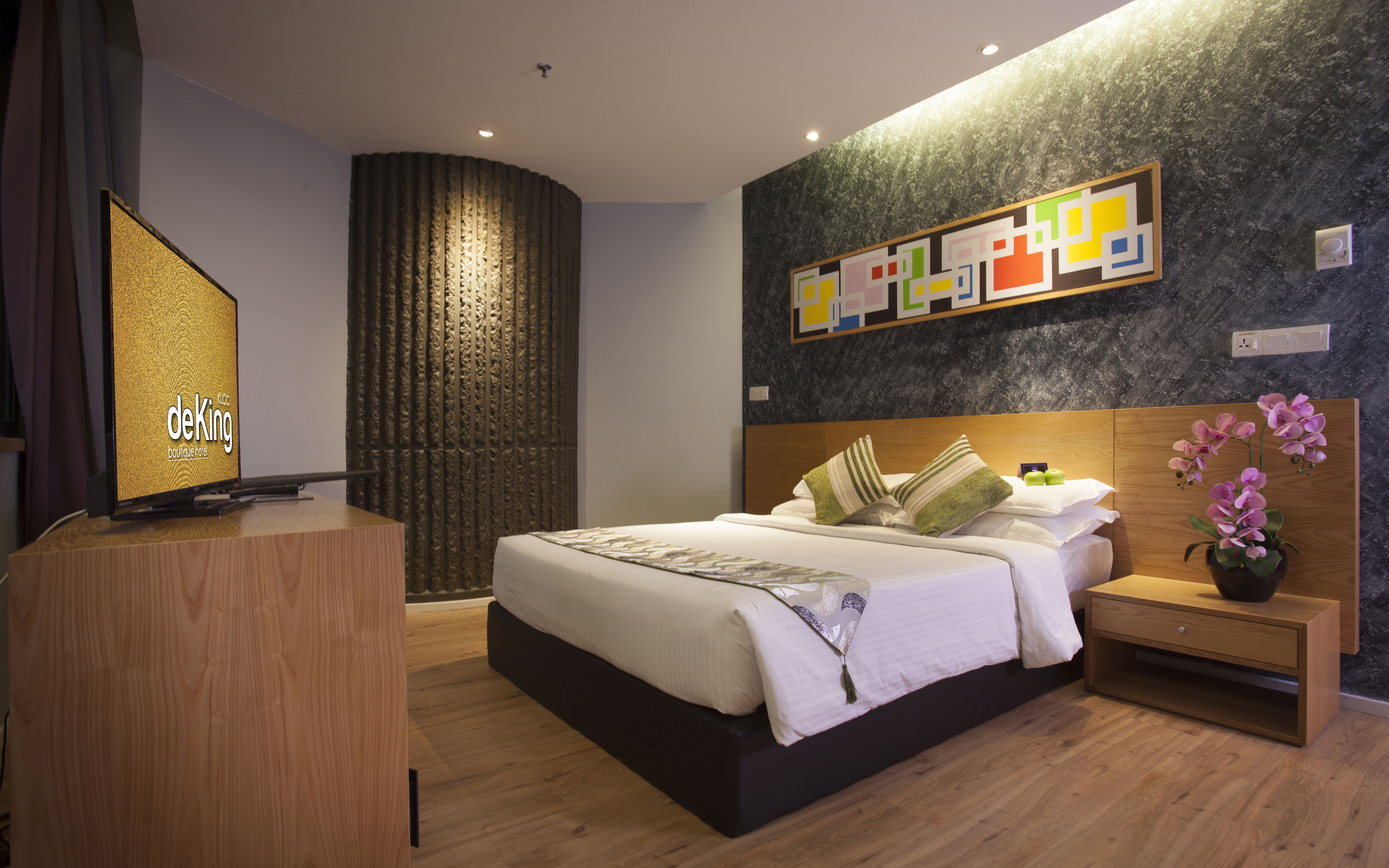 Double Deluxe Queen Bed