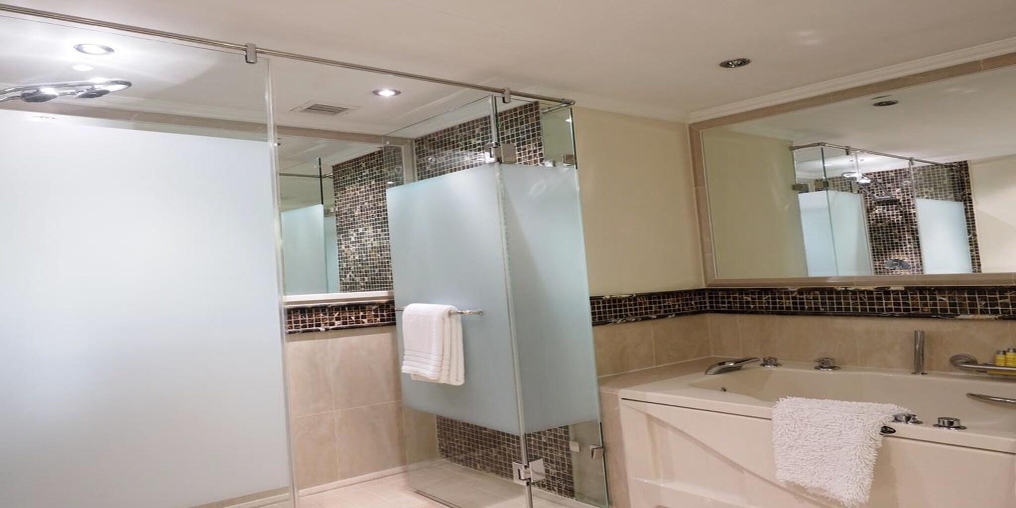 Double Deluxe King Bed