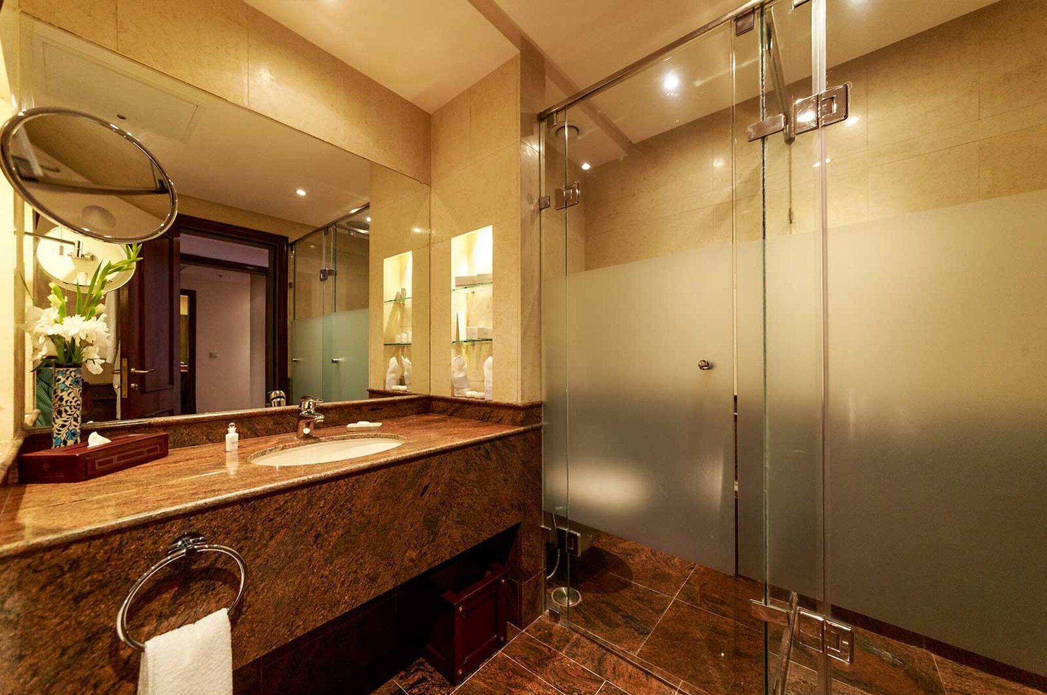 Double Deluxe King Bed