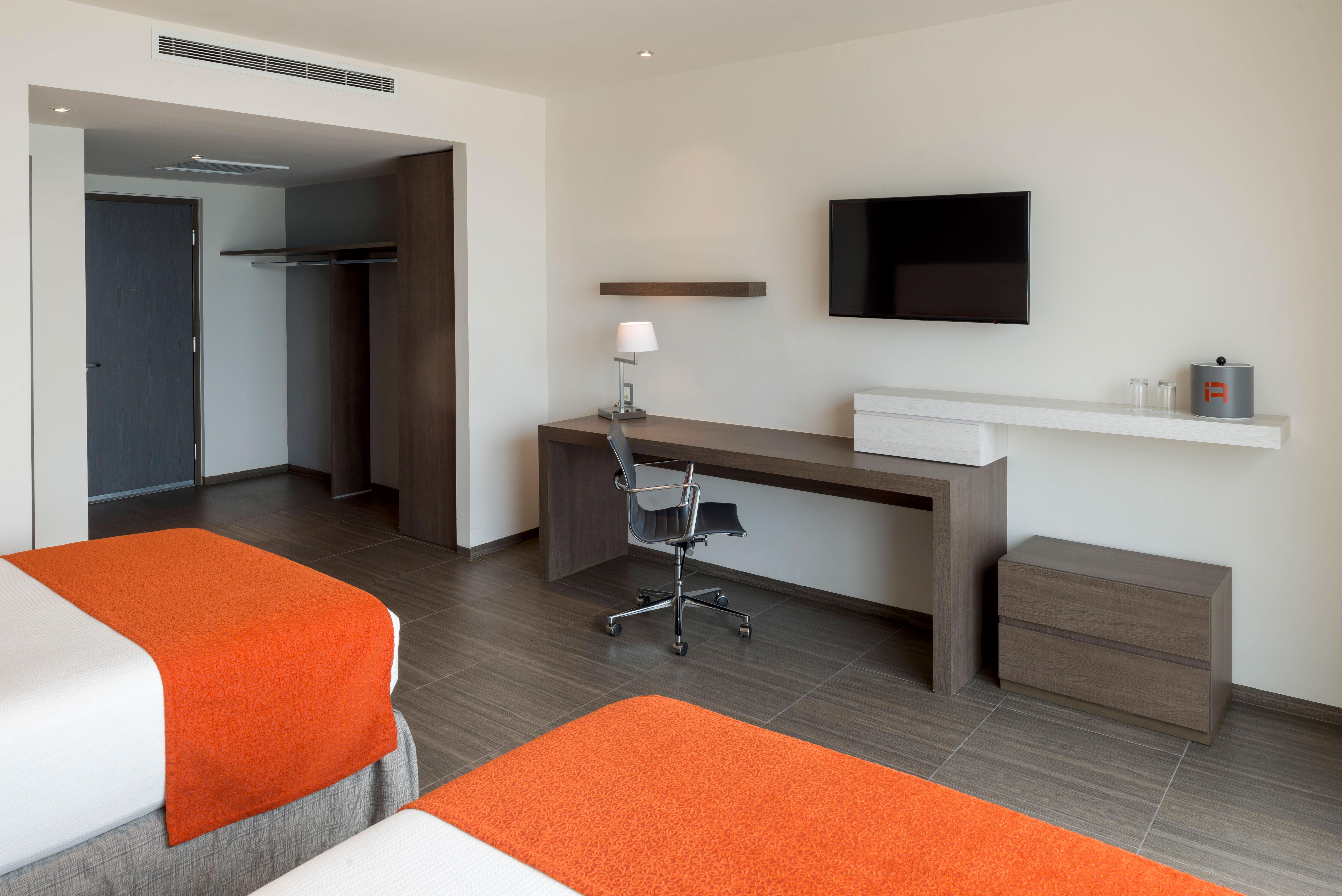 Double Deluxe Two Beds