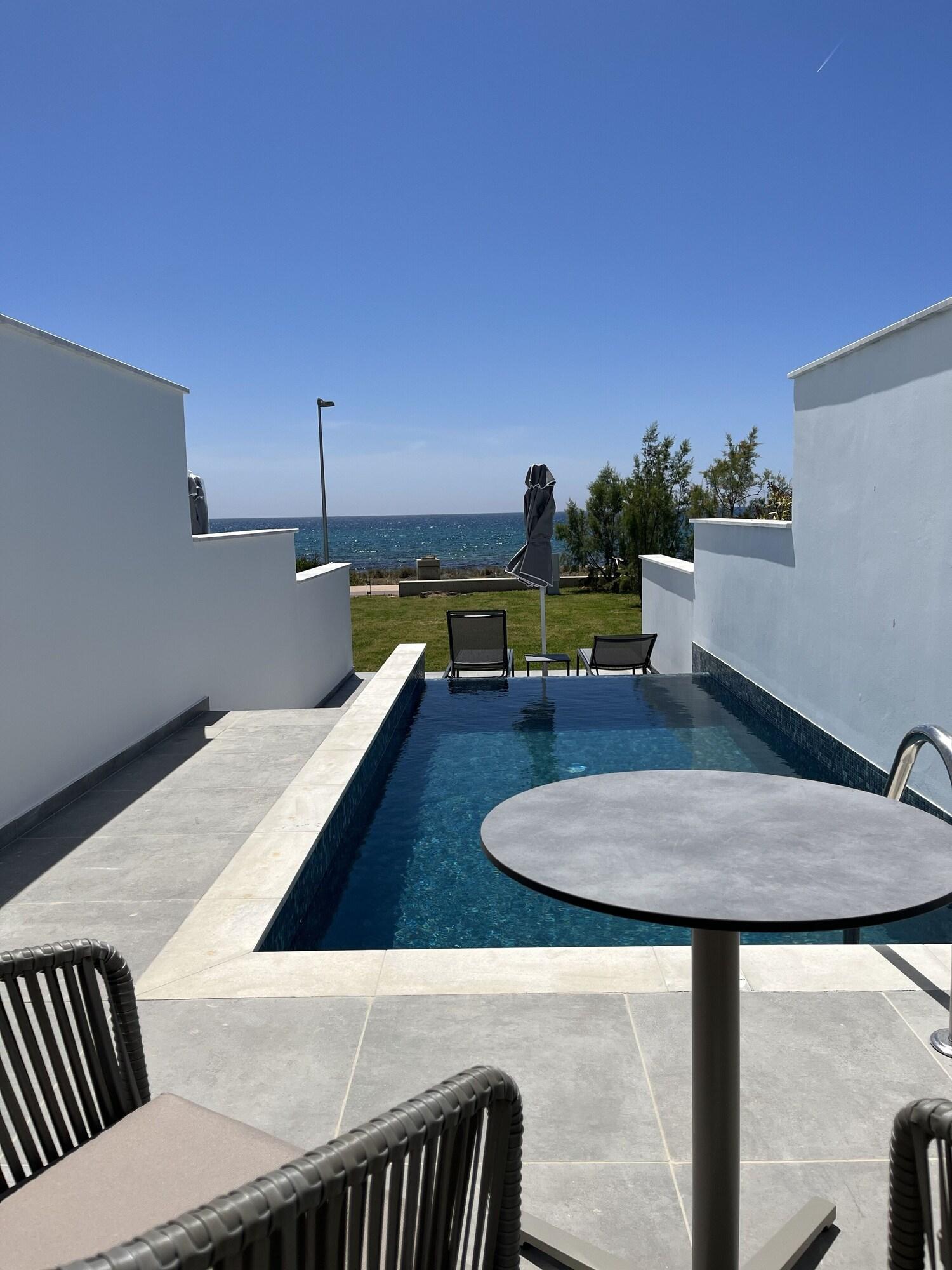 Studio Sea View with Private Pool