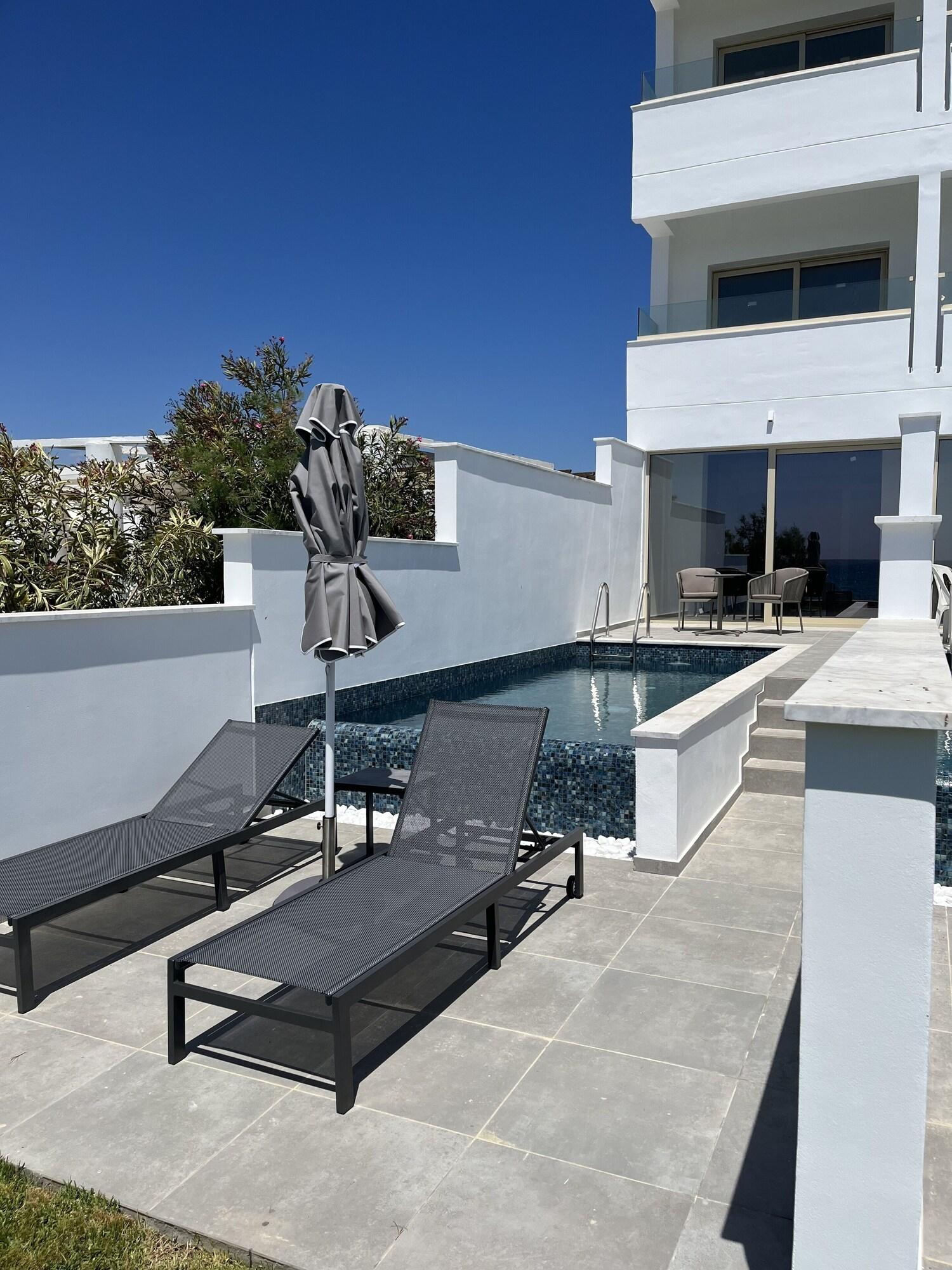 Studio Sea View with Private Pool