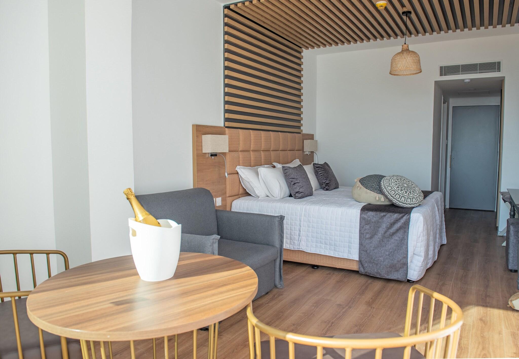 Studio Sea View with Private Pool