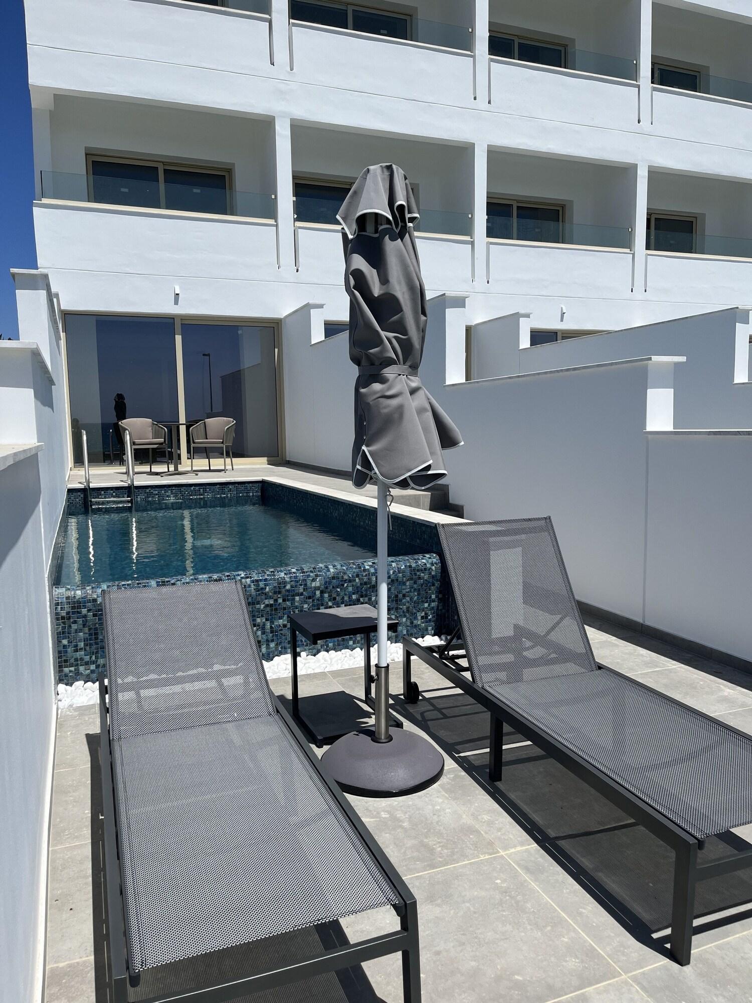 Studio Sea View with Private Pool