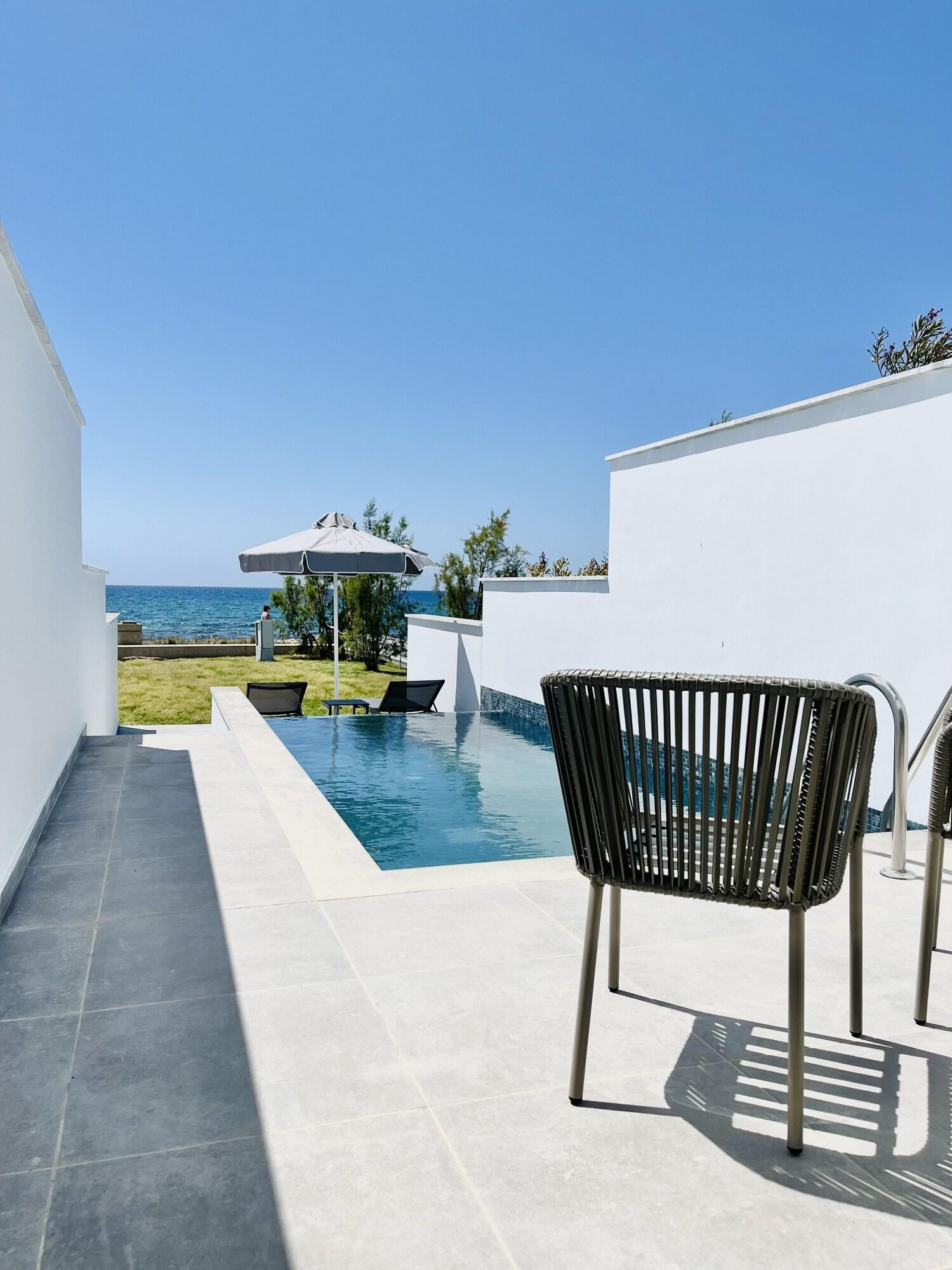 Studio Sea View with Private Pool