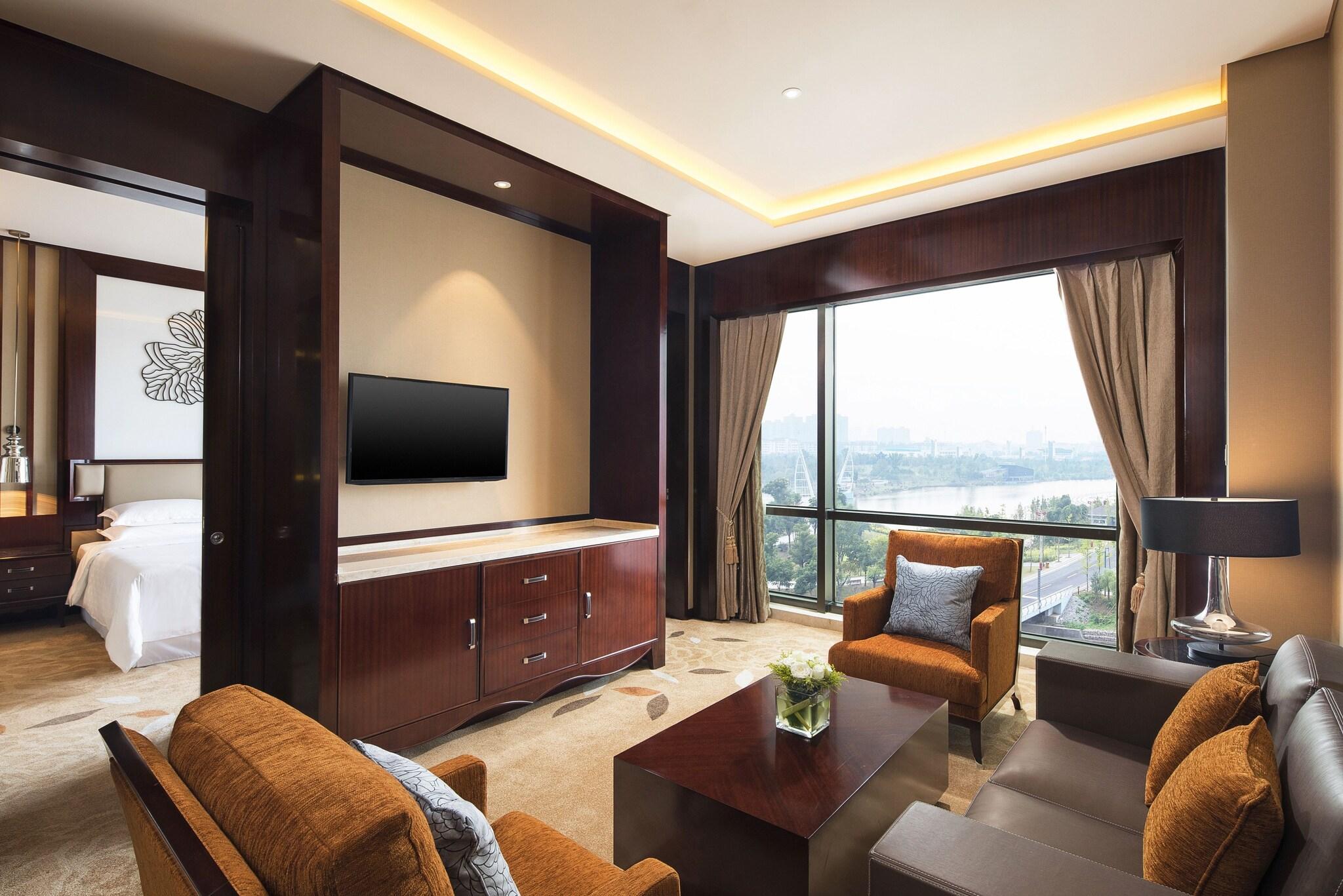 Suite Deluxe King Bed