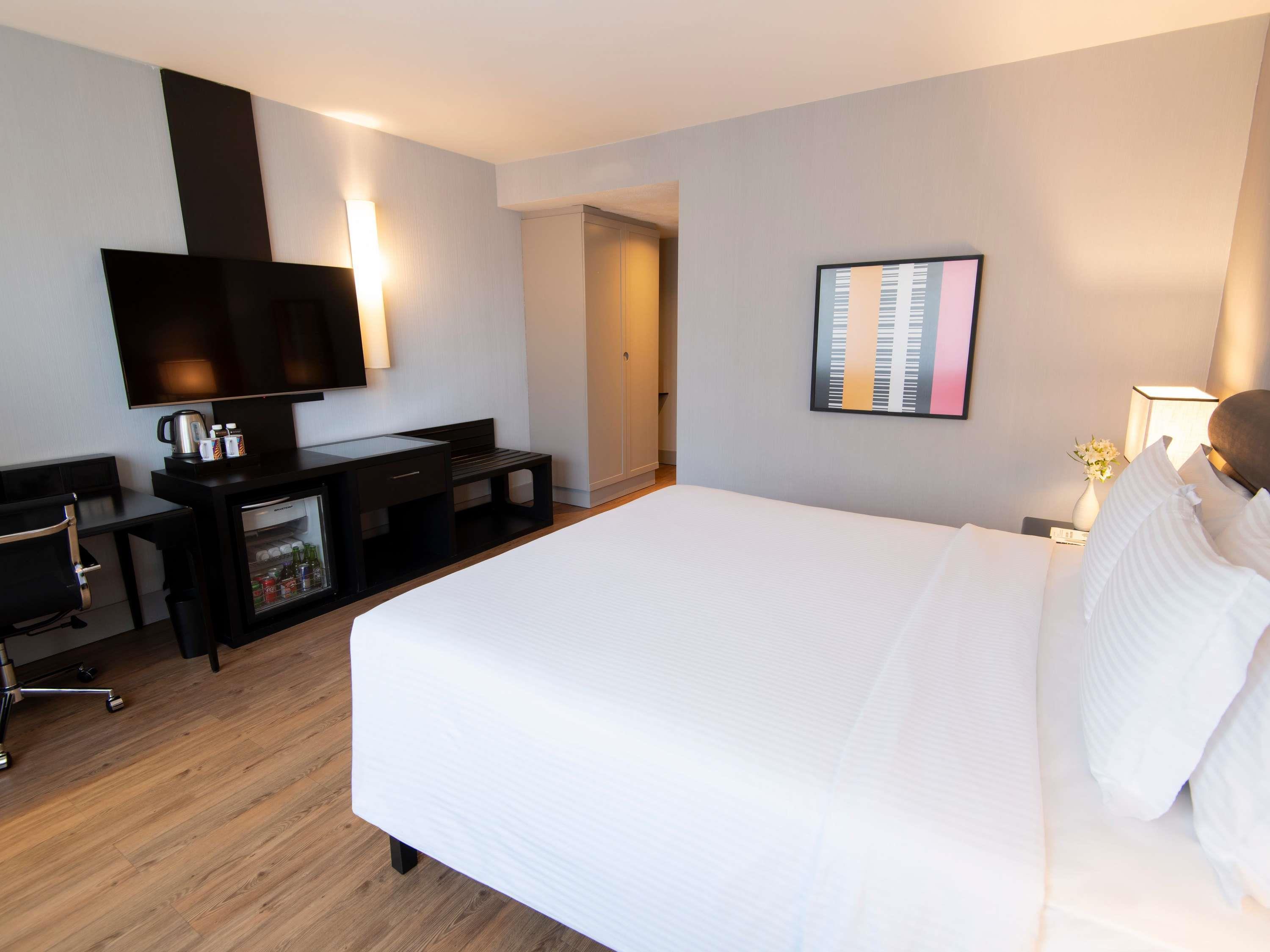 Double Deluxe Queen Bed