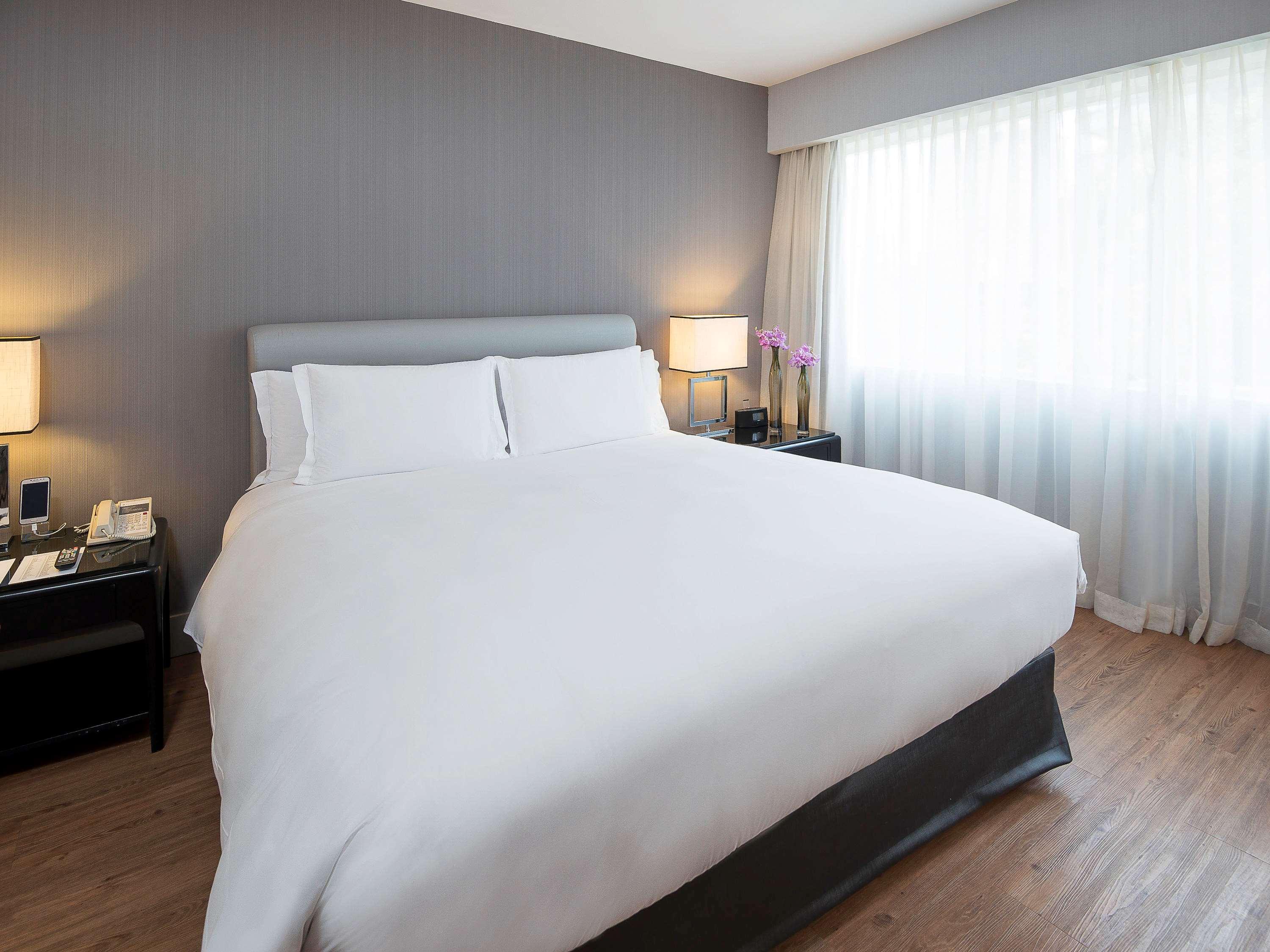 Junior Suite Queen Size Bed