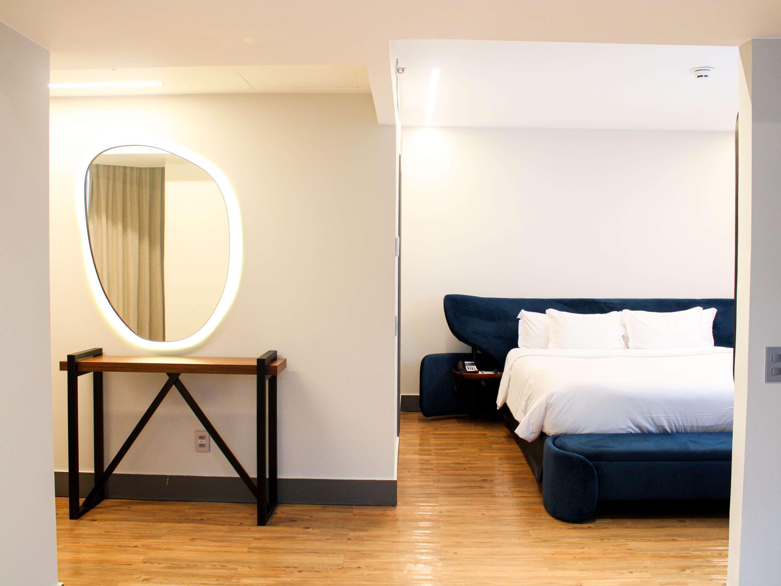 Junior Suite Queen Size Bed