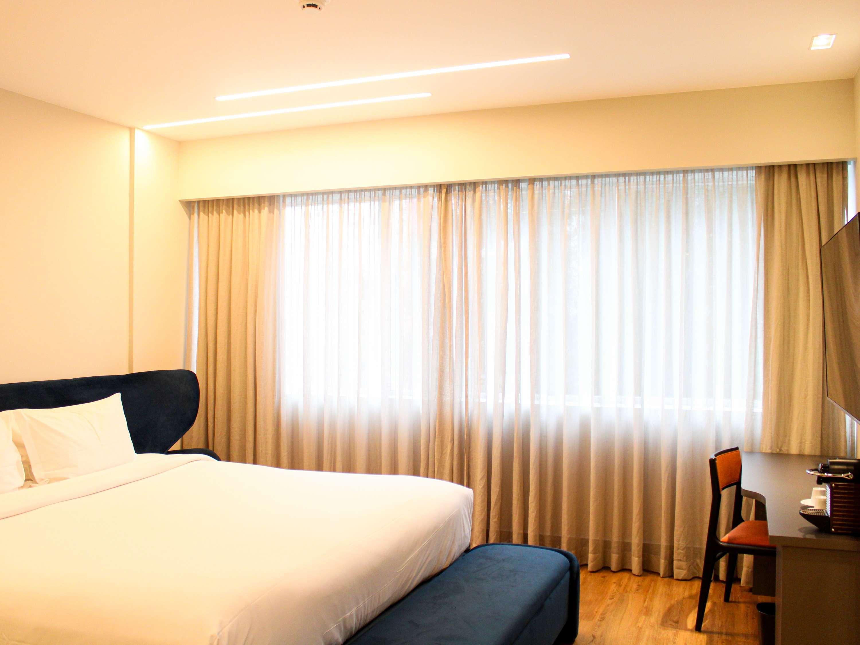 Junior Suite Queen Size Bed