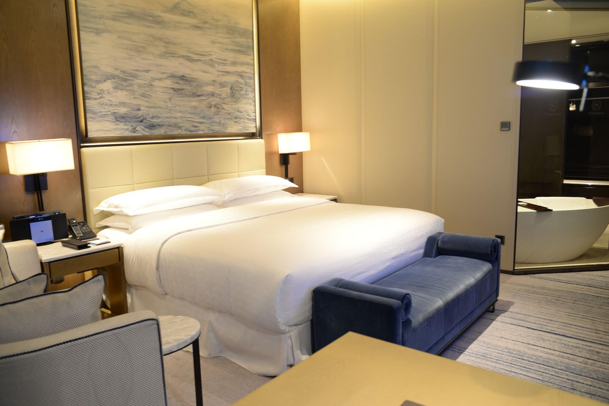 Double City View King Bed