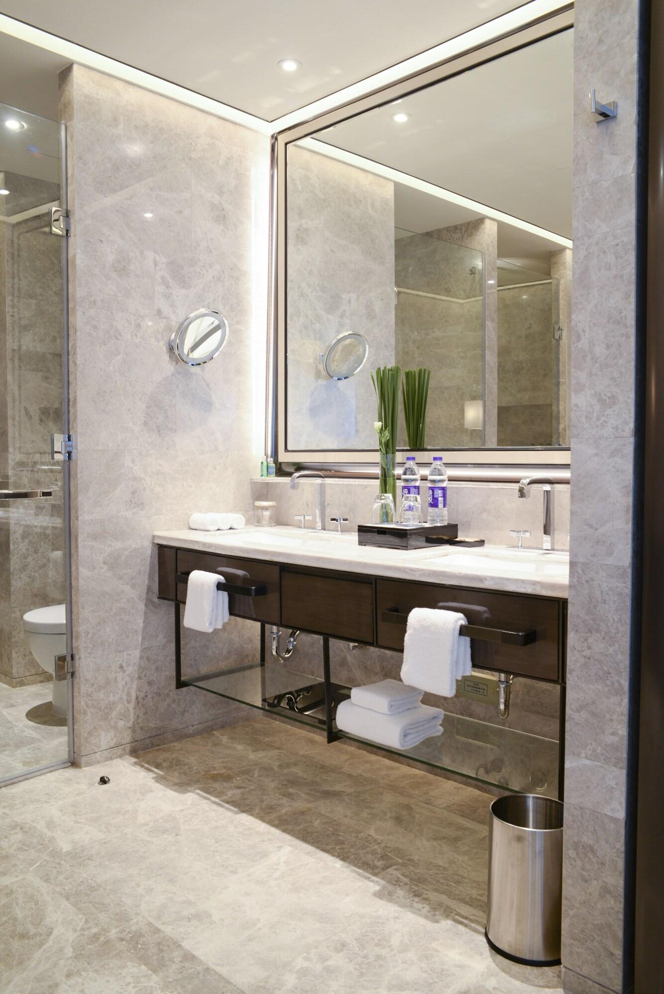 Junior Suite King Bed One Bedroom 