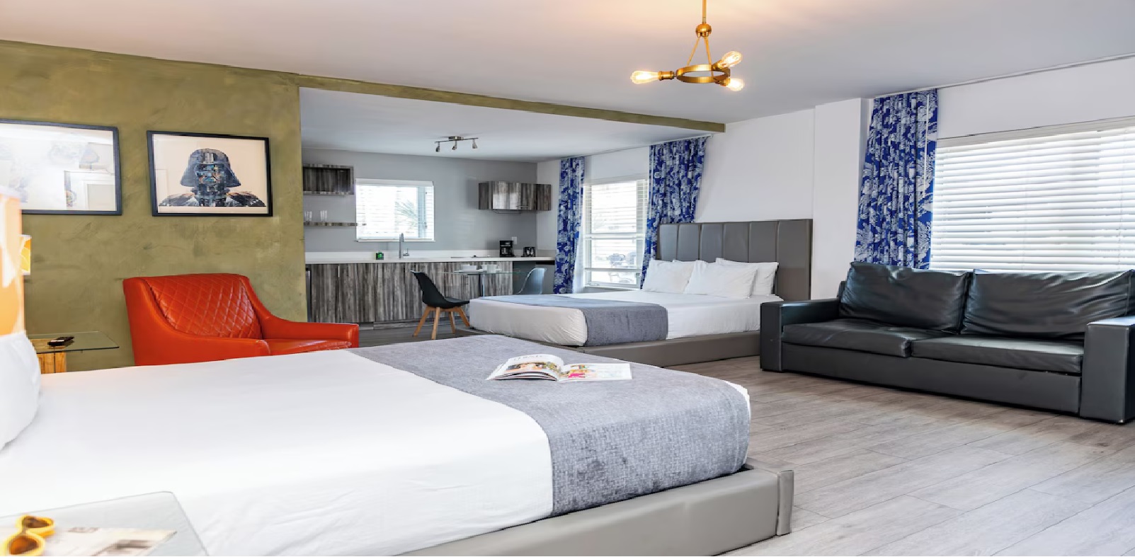 Studio Two Queen Beds