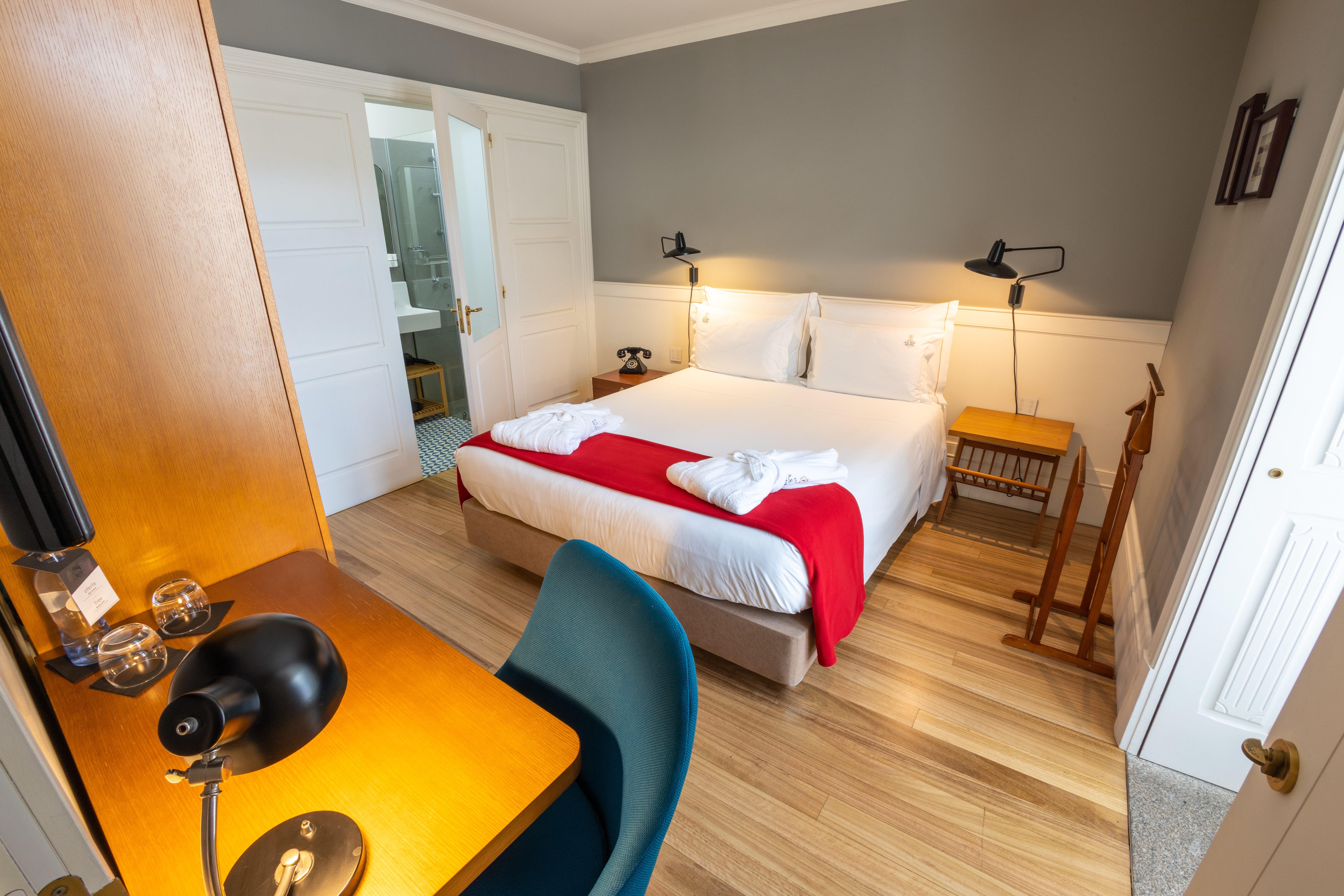 Room Connecting Room