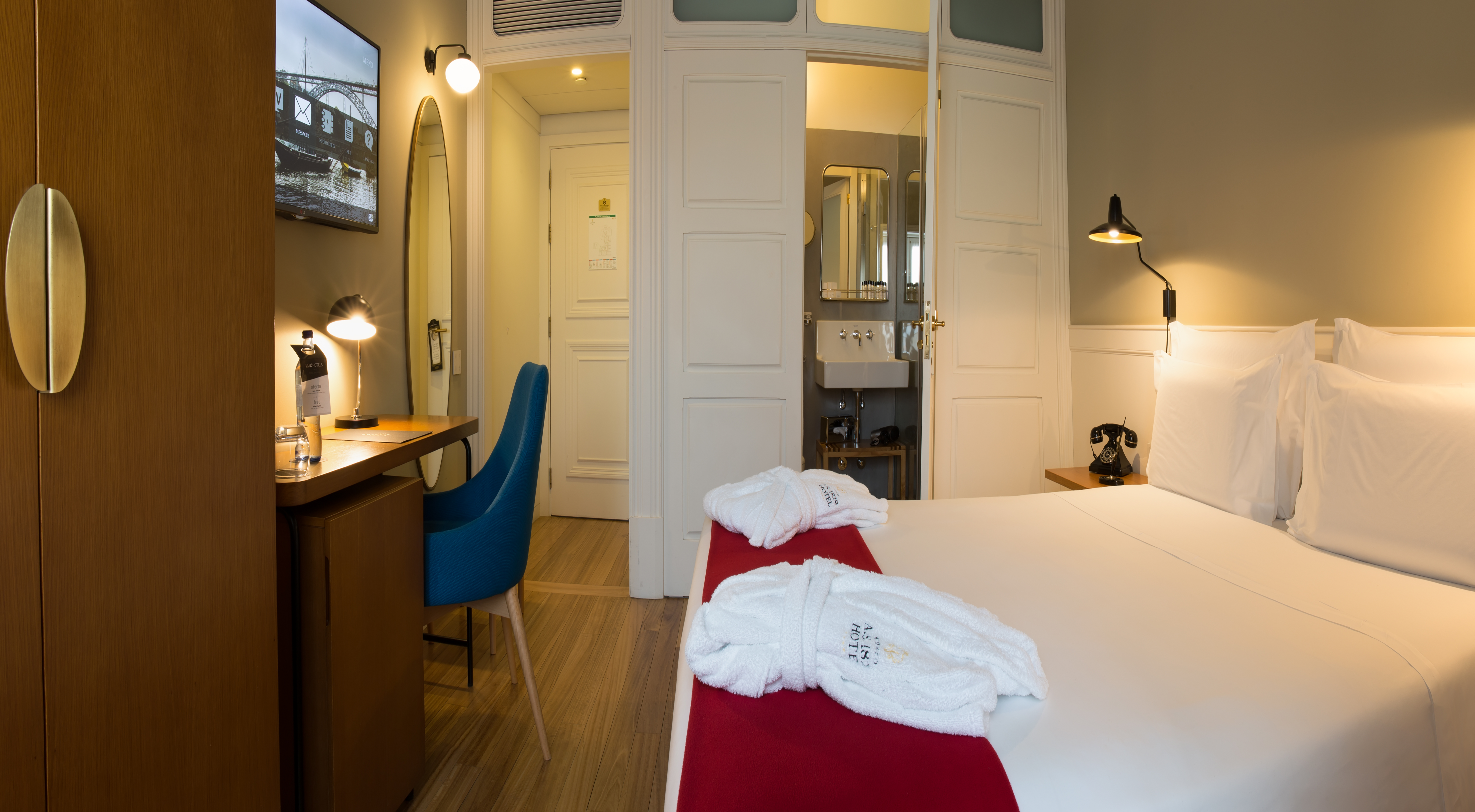 Room Connecting Room