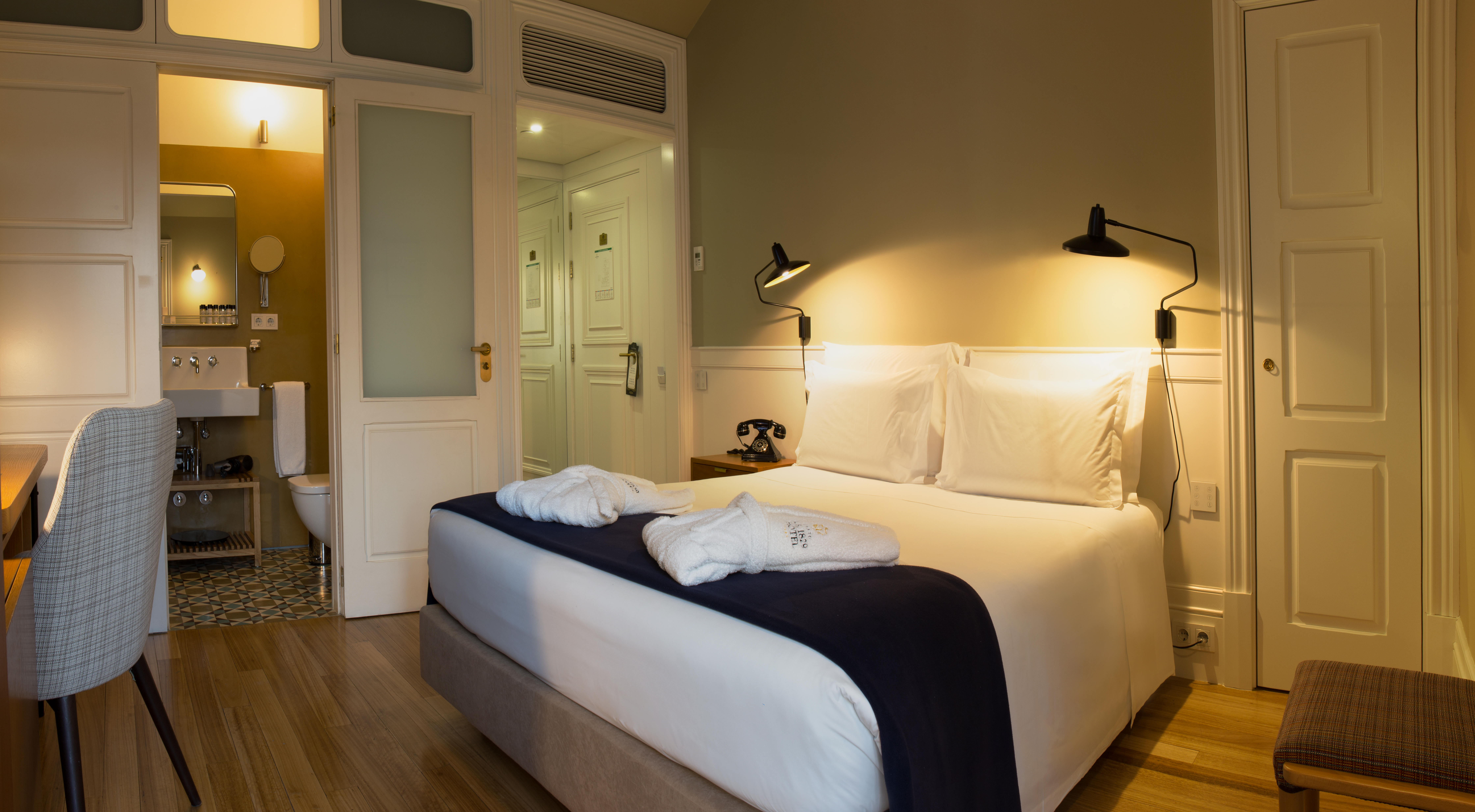 Room Connecting Room