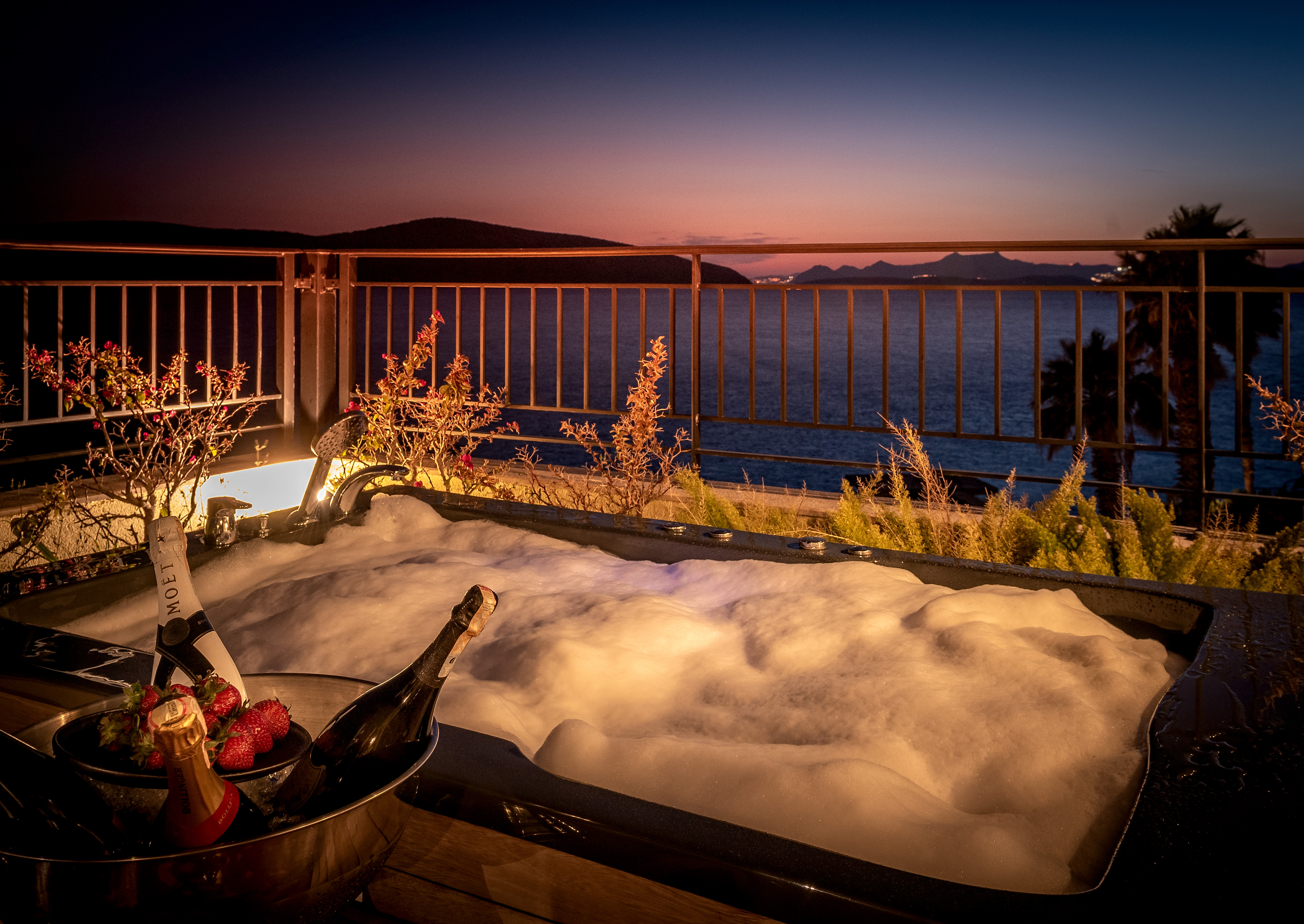 Suite with Jacuzzi with Views