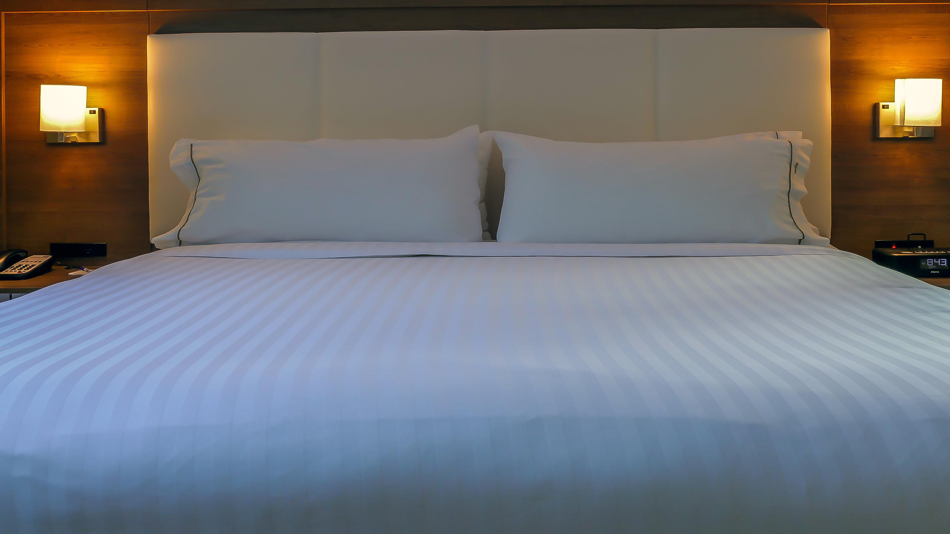 Suite Accessible King Size Bed