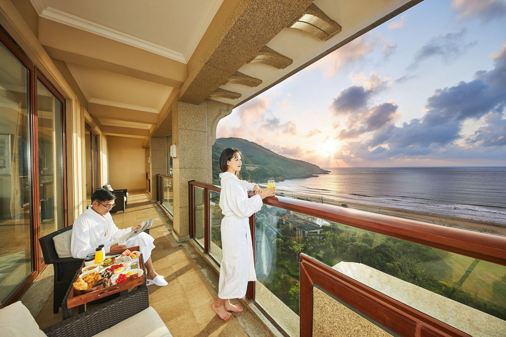 Suite Ocean View King Bed