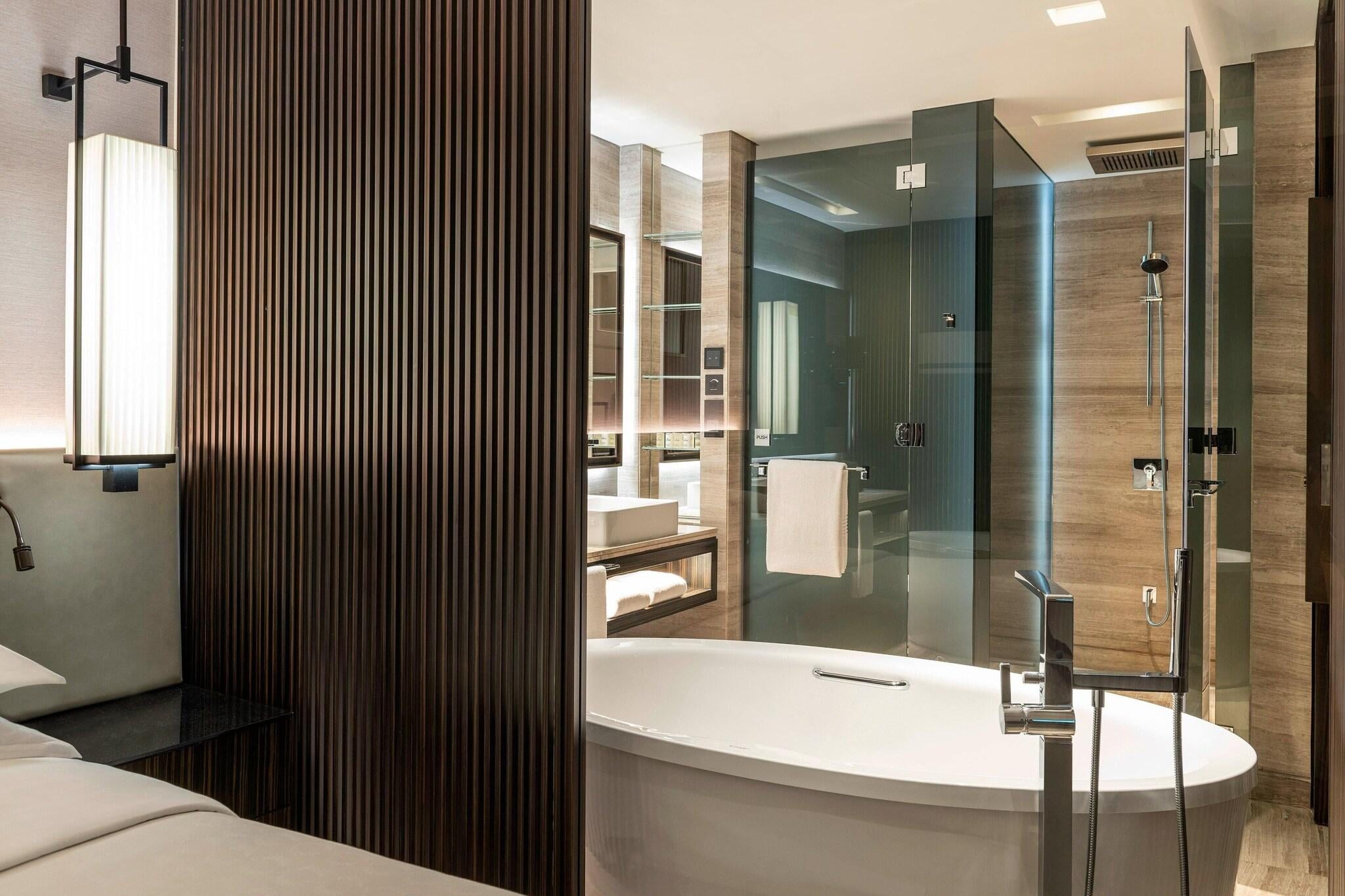 Double Deluxe King Bed