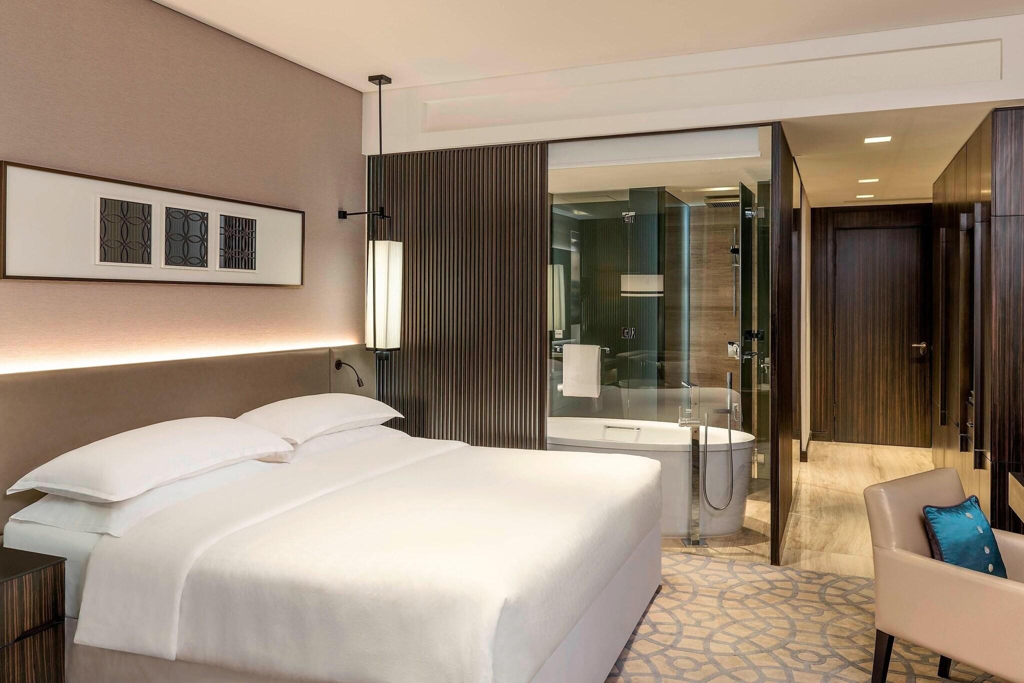 Double Deluxe King Bed