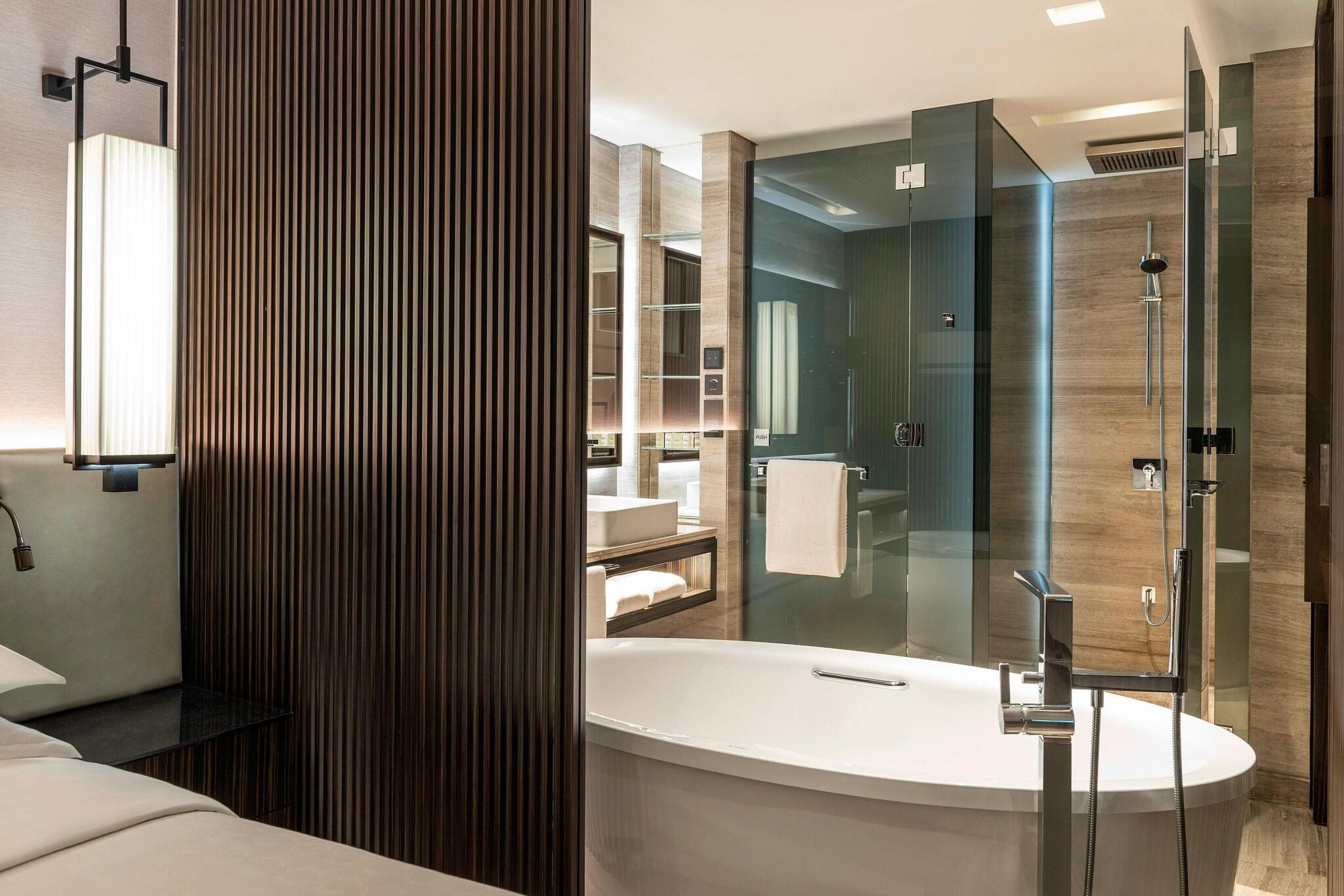 Double Club King Bed