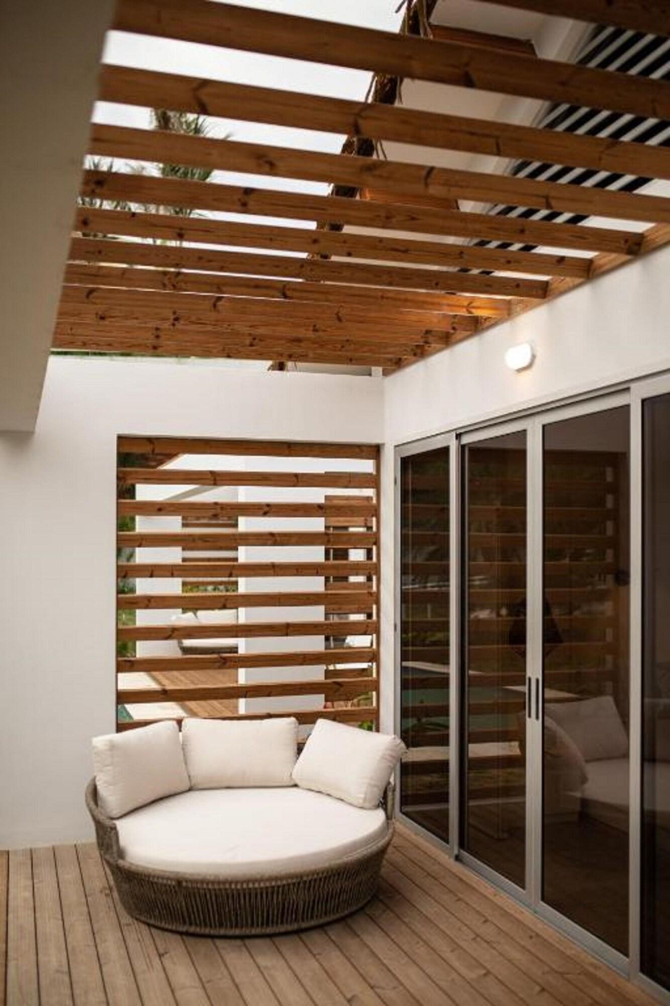 Bungalow King Size Bed